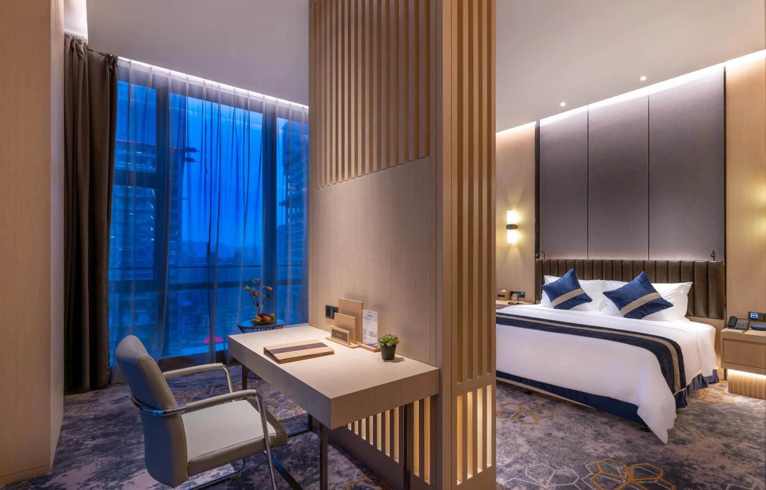 Photo of the whole room, Bed in Chongqing Liyuan Hotel