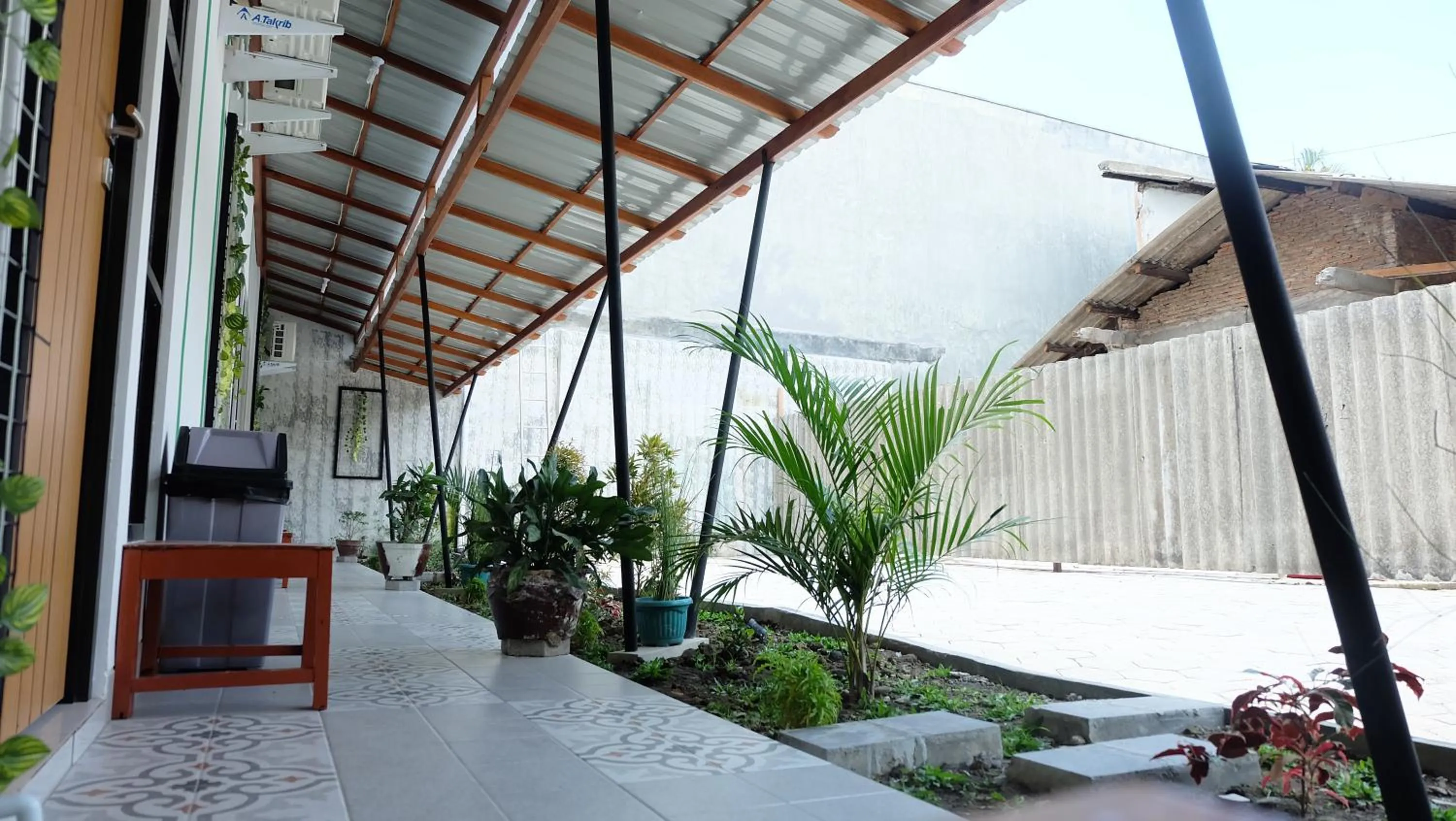 Patio in Hotel Jogja Kili Suci By Simply Homy