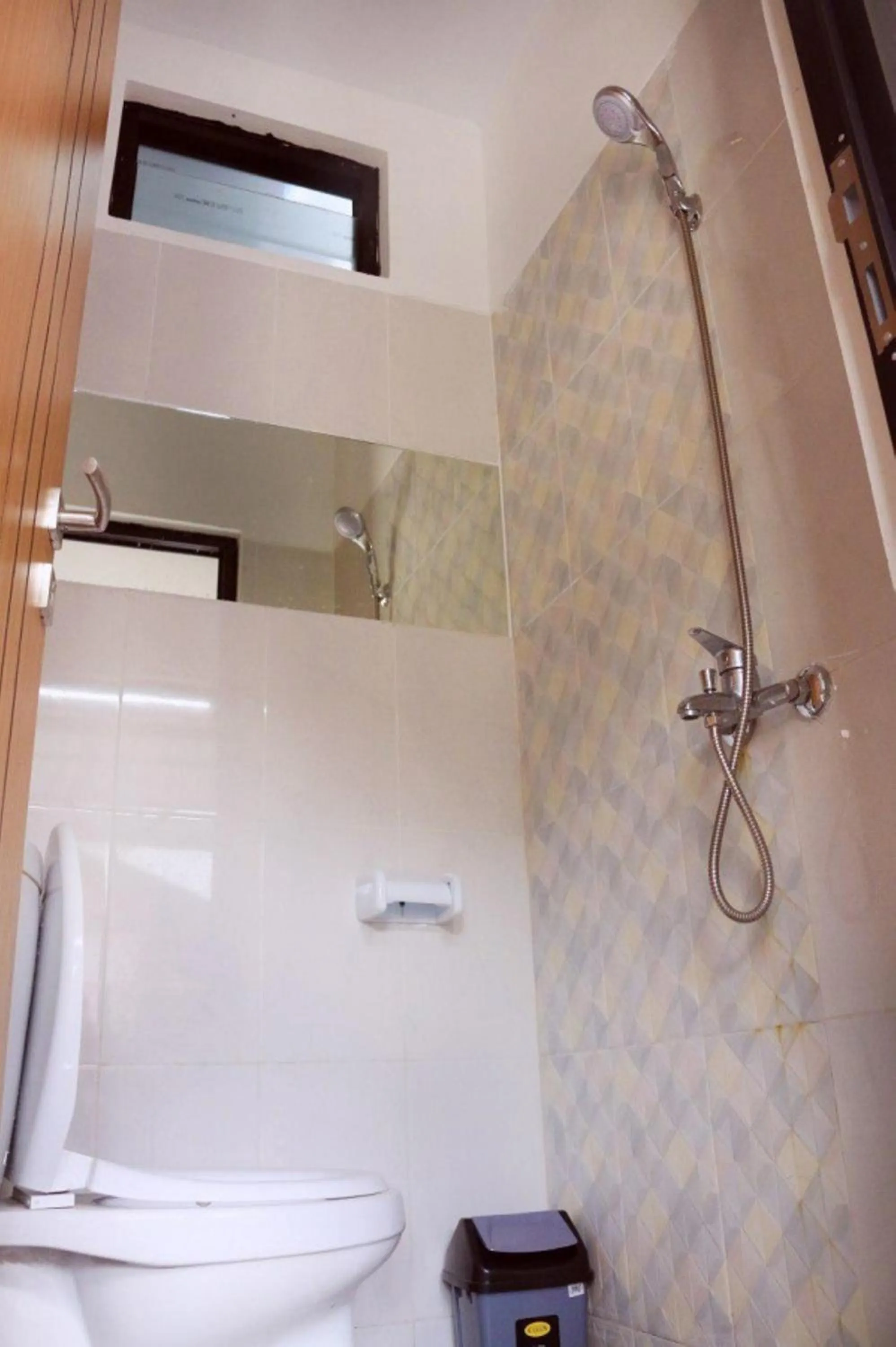 Bathroom in Hotel Jogja Kili Suci By Simply Homy