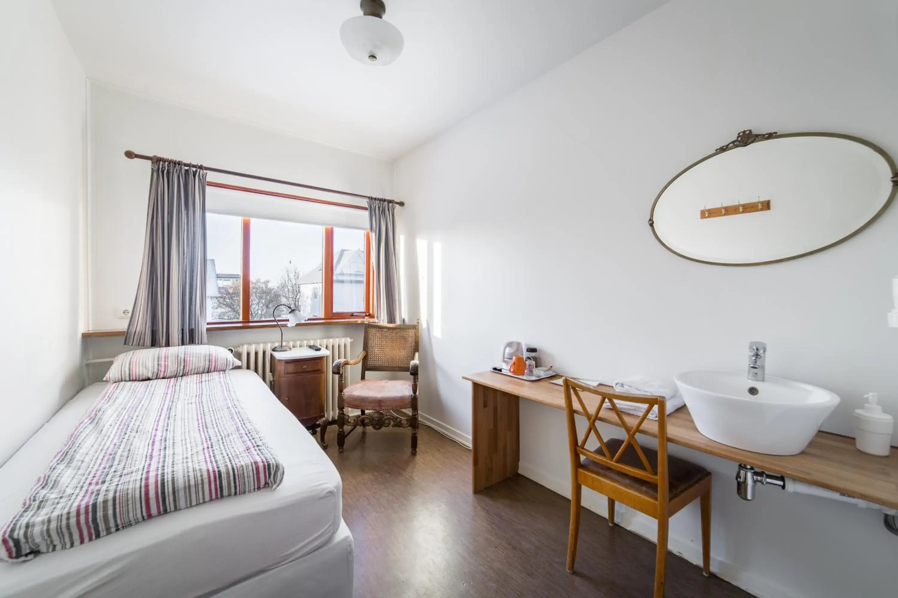 Single Room with Private Bathroom in Eric the Red Guesthouse Single Room with Private Bathroom in Eric the Red Guesthouse