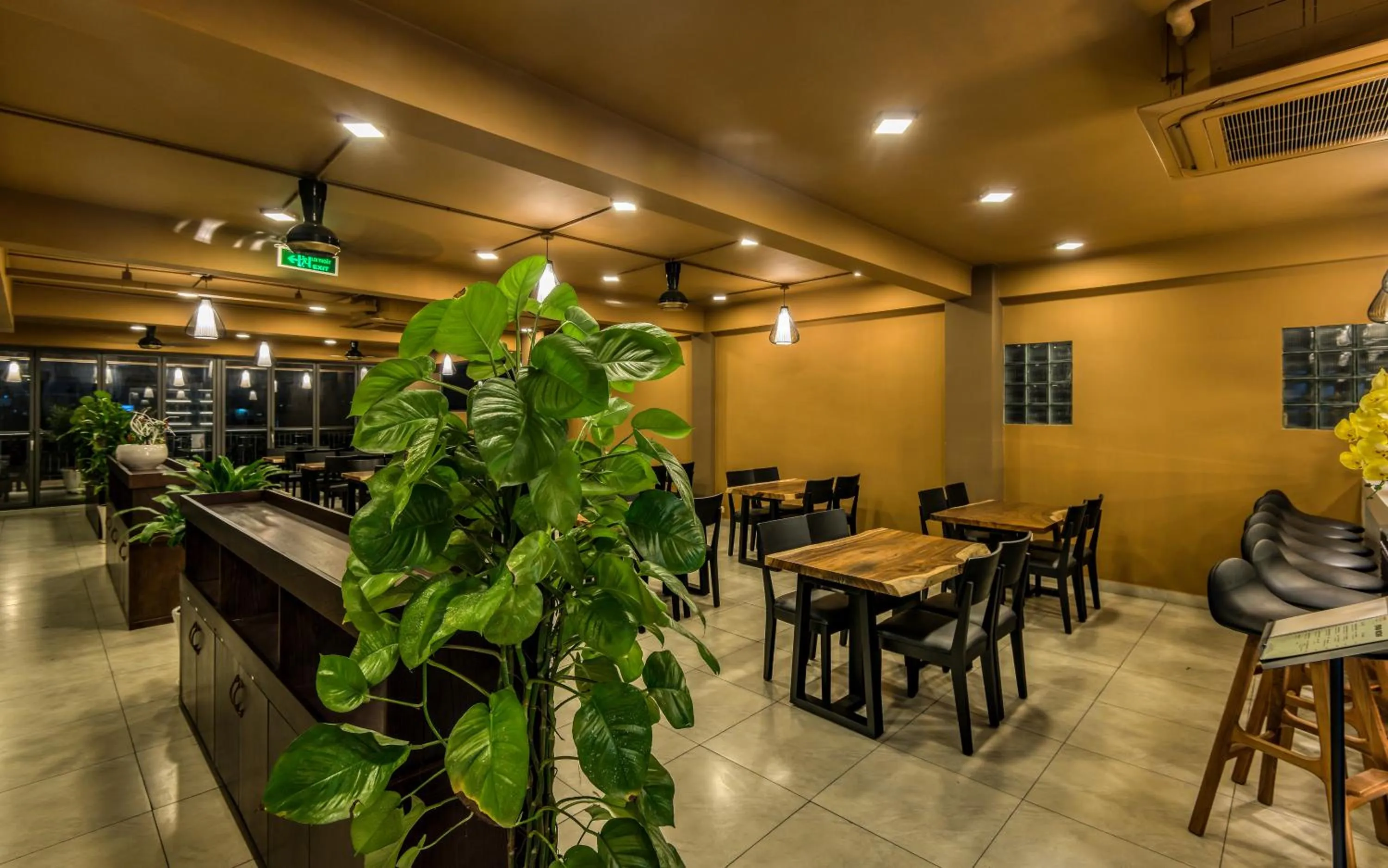 Restaurant/places to eat in Cherry Hotel and Apartment