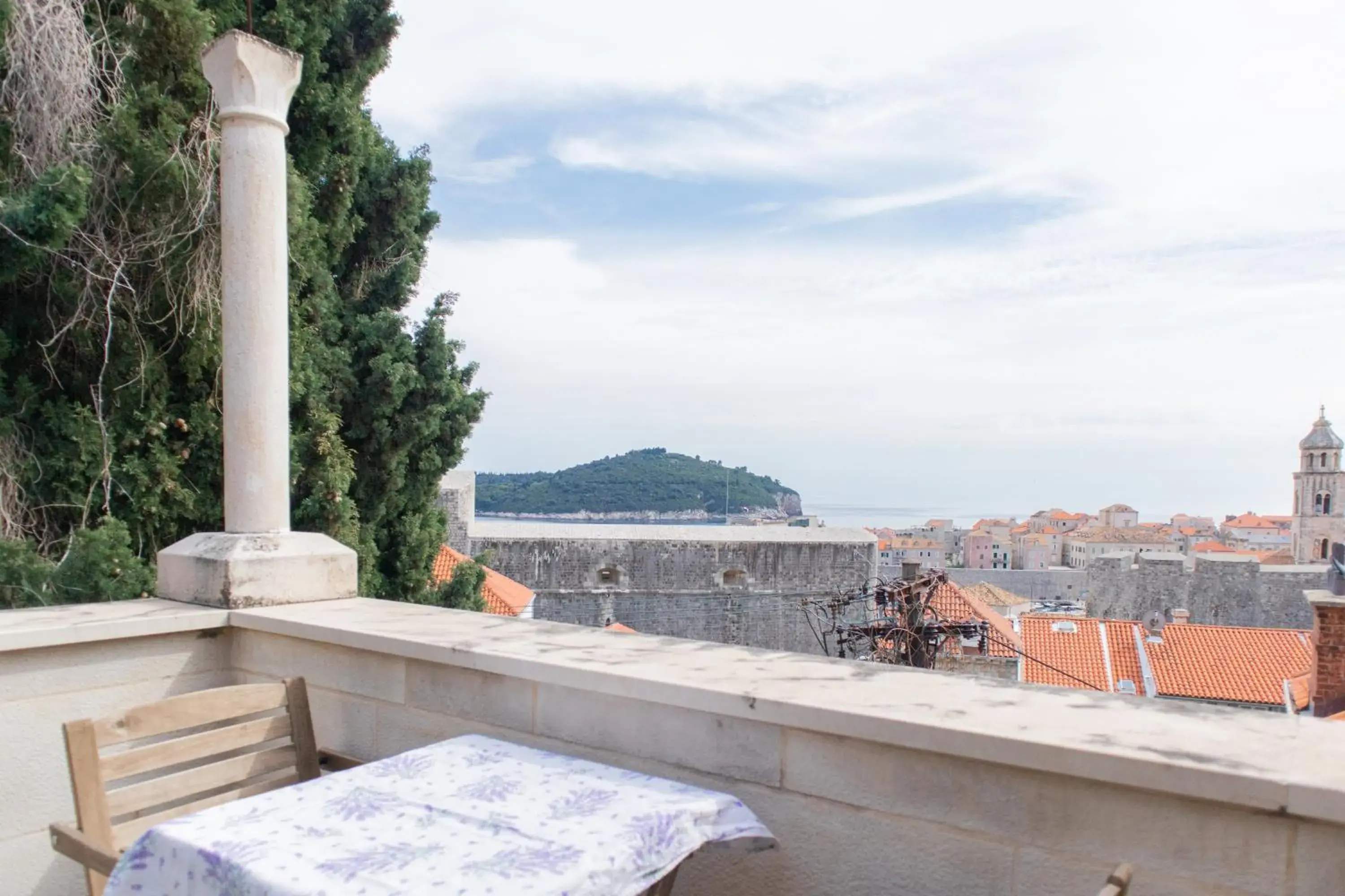 Bed in 6- Bed Premium Female Dormitory Room in Love Dubrovnik Hostel Bed in 6- Bed Premium Female Dormitory Room in Love Dubrovnik Hostel