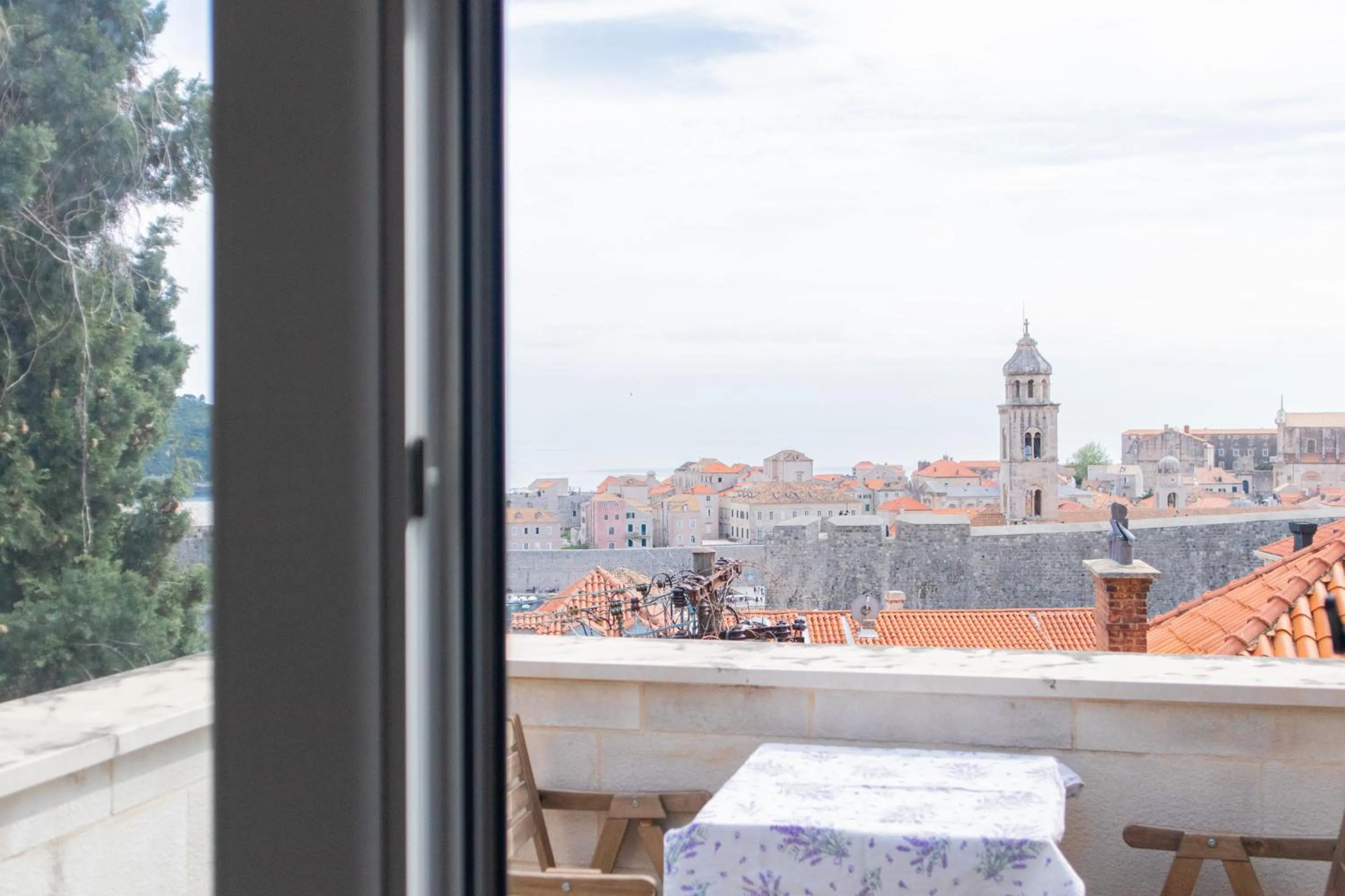 Bed in 6- Bed Premium Female Dormitory Room in Love Dubrovnik Hostel
