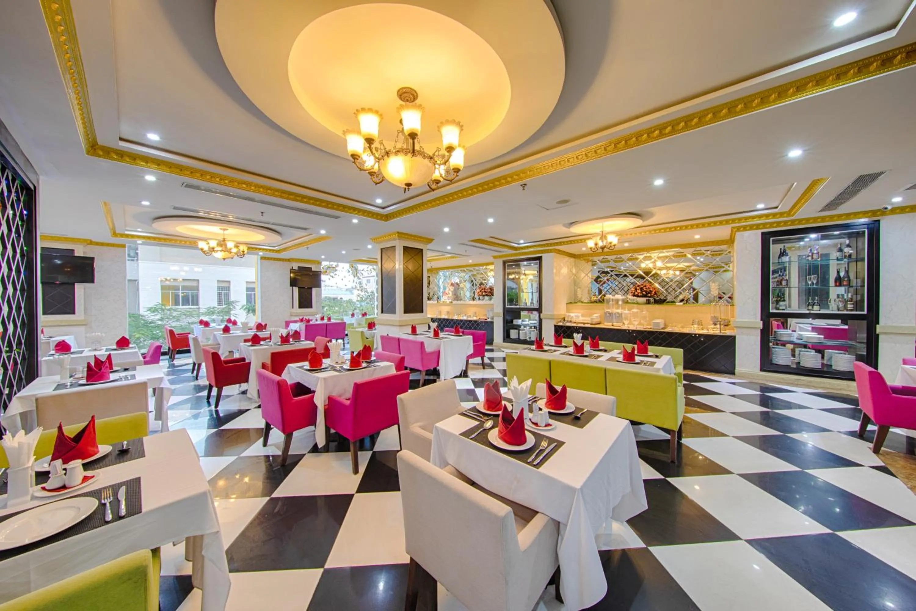 Restaurant/places to eat in Fivitel Boutique Da Nang