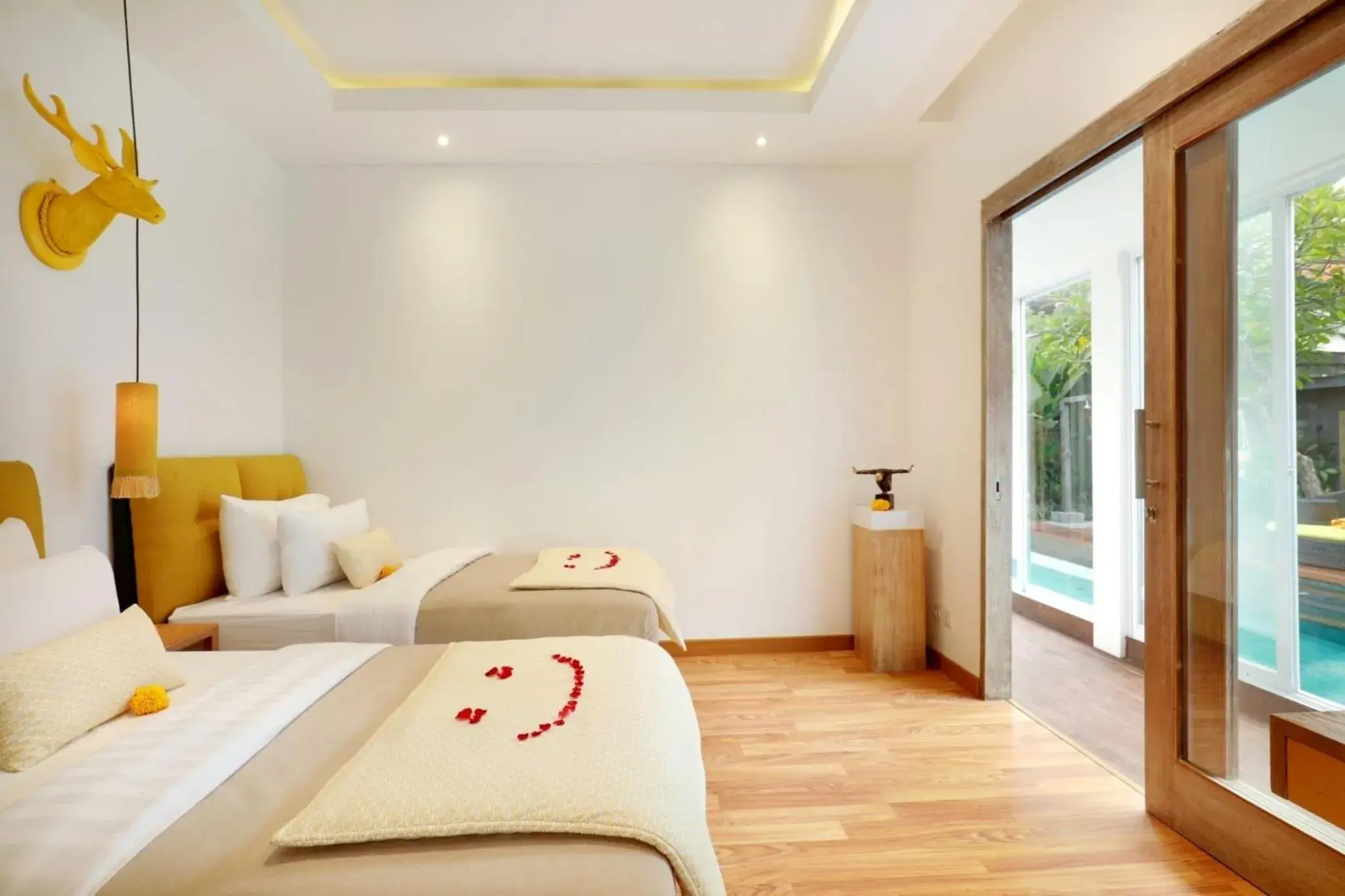 Bed in La Mira Villa Seminyak by Ini Vie Hospitality Bed in La Mira Villa Seminyak by Ini Vie Hospitality