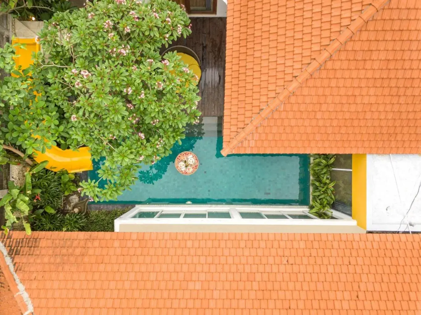 Property building in La Mira Villa Seminyak by Ini Vie Hospitality Property building in La Mira Villa Seminyak by Ini Vie Hospitality
