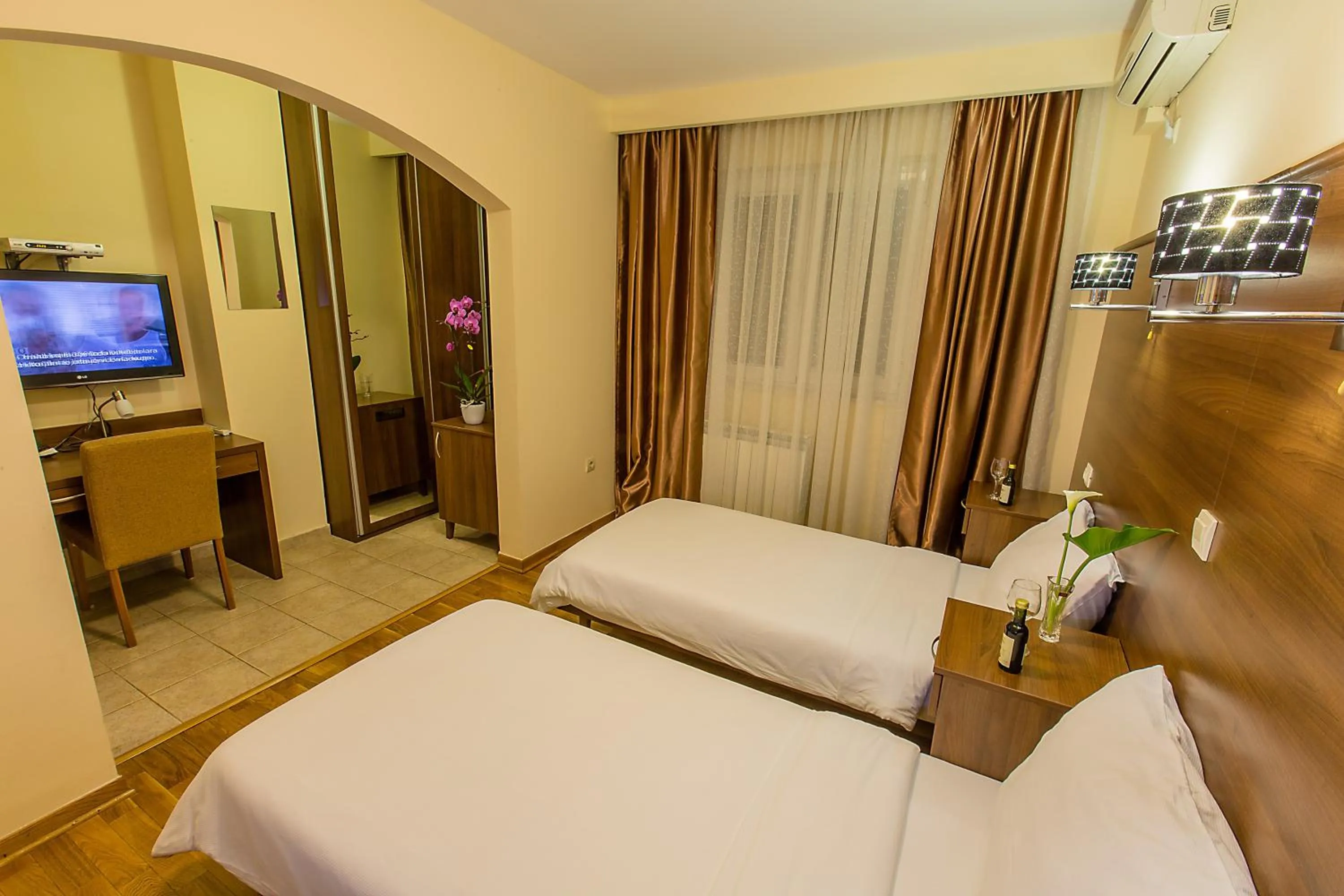 Bedroom, Bed in Hotel M