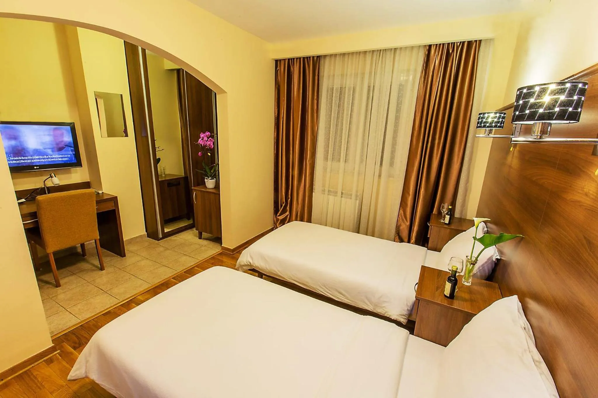 Photo of the whole room, Bed in Hotel M