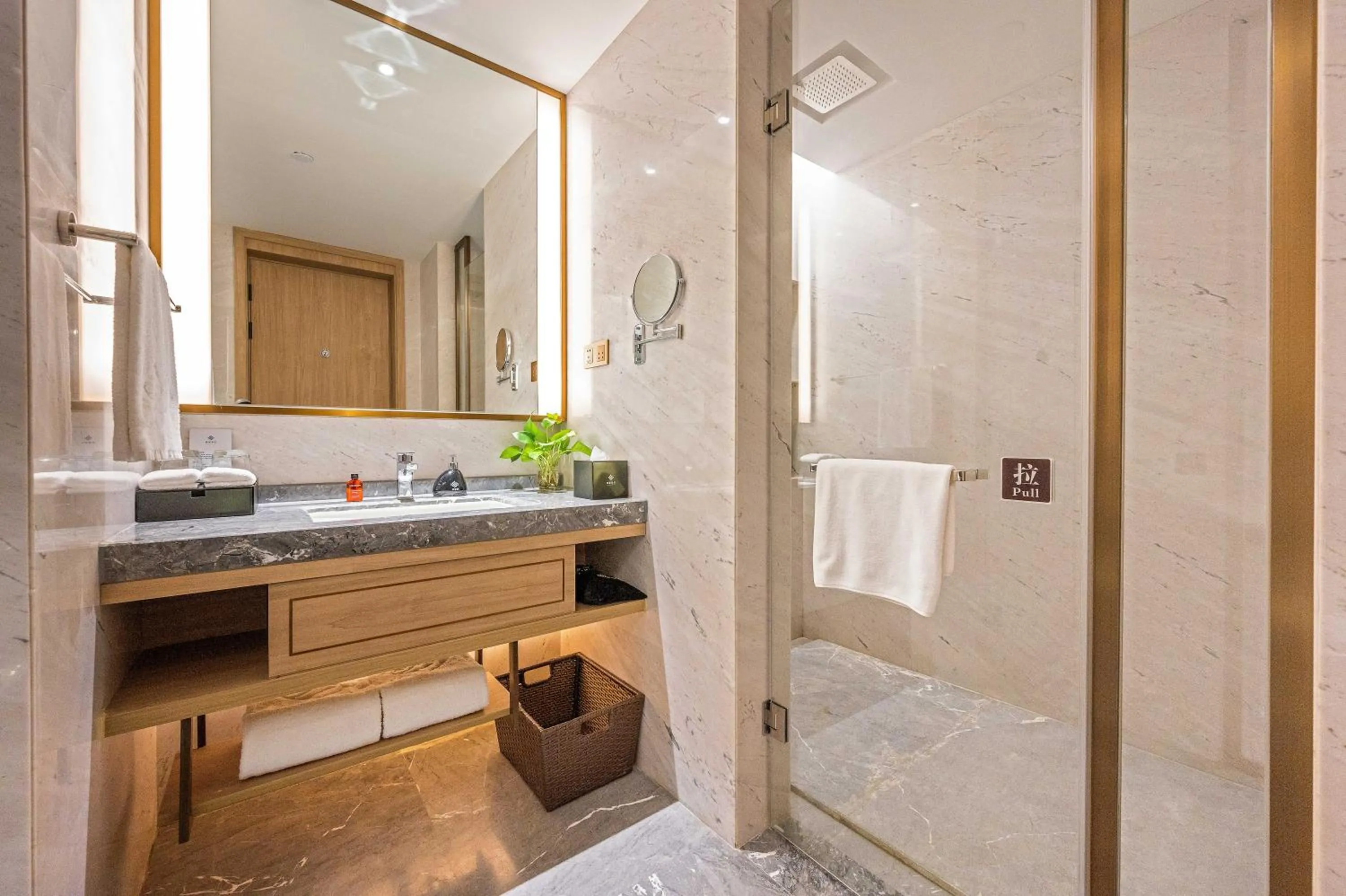 Deluxe Room in Nanan Ao Sheng Yi Hao Hotel