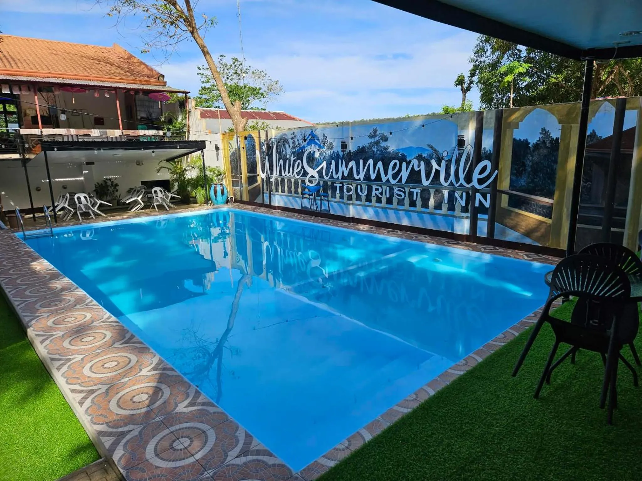 Swimming pool in White Summerville Tourist Inn