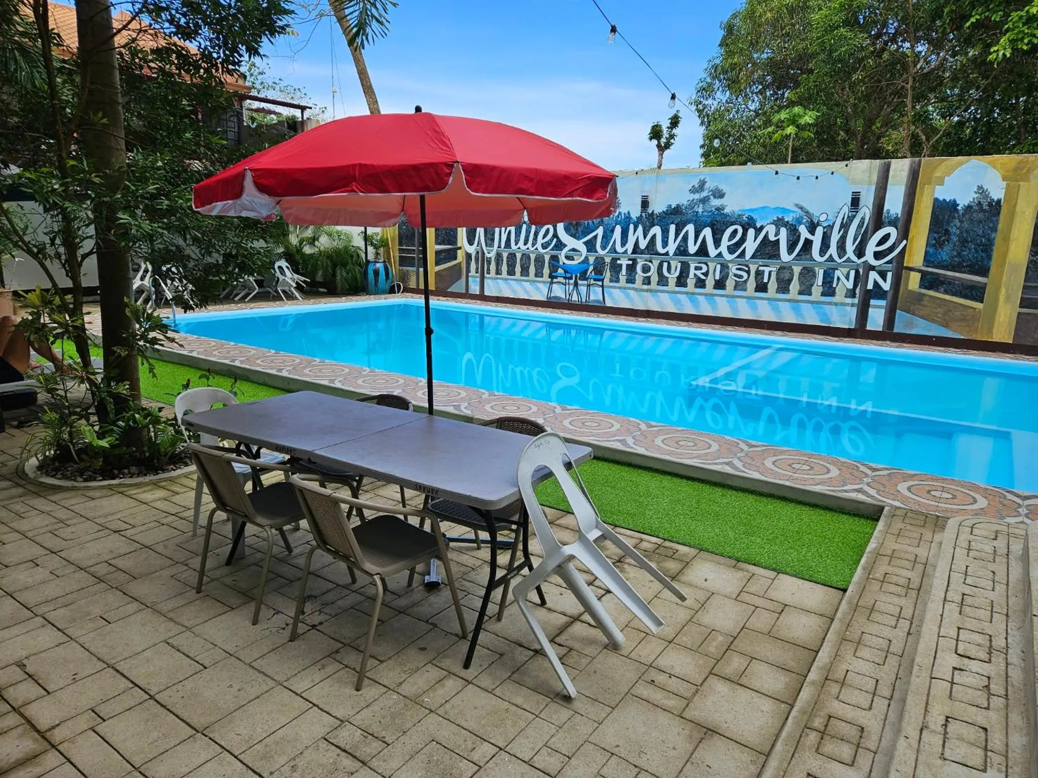 Swimming pool in White Summerville Tourist Inn