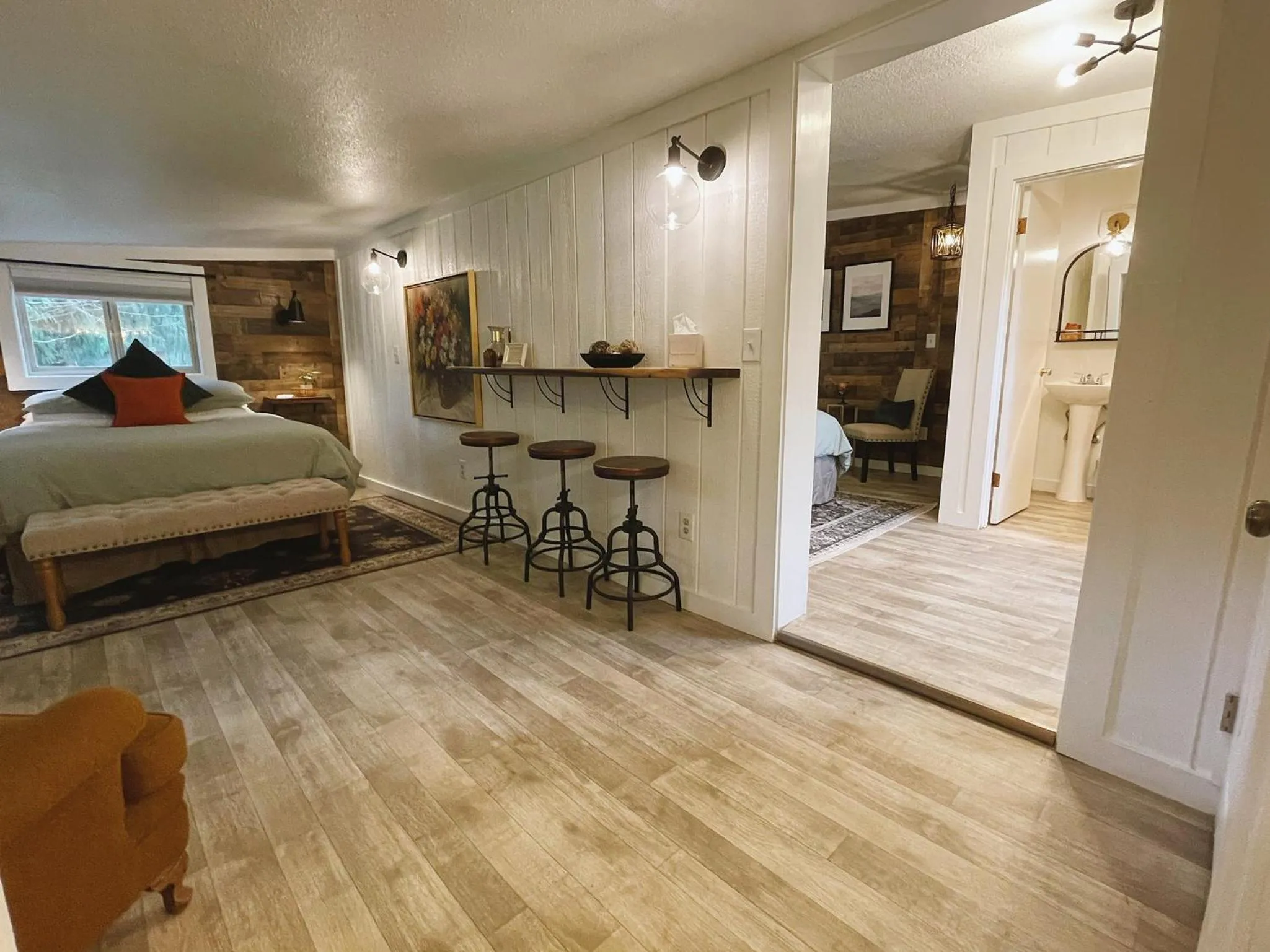 Bed in Emerald Valley Inn