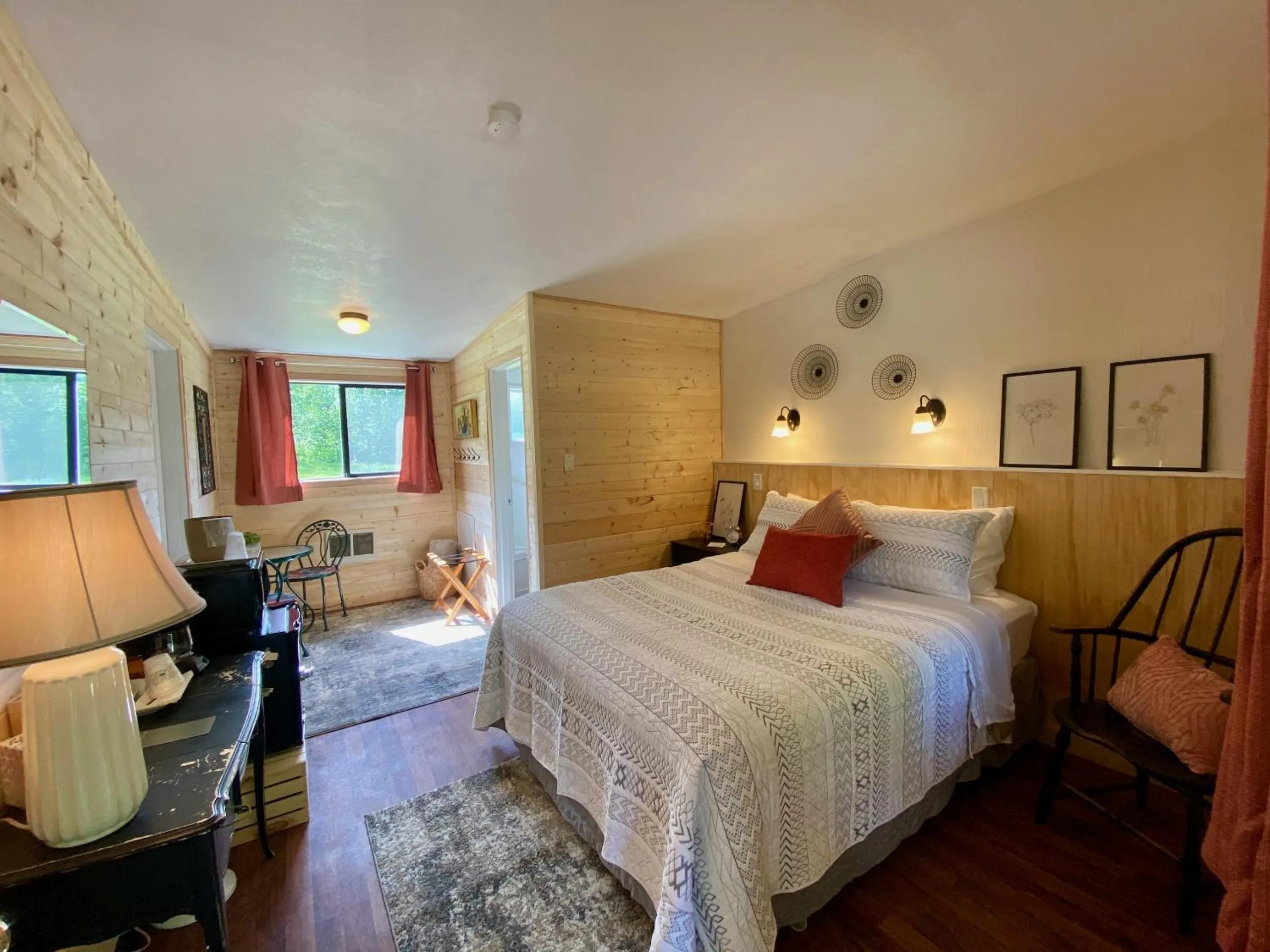 Photo of the whole room, Bed in Emerald Valley Inn