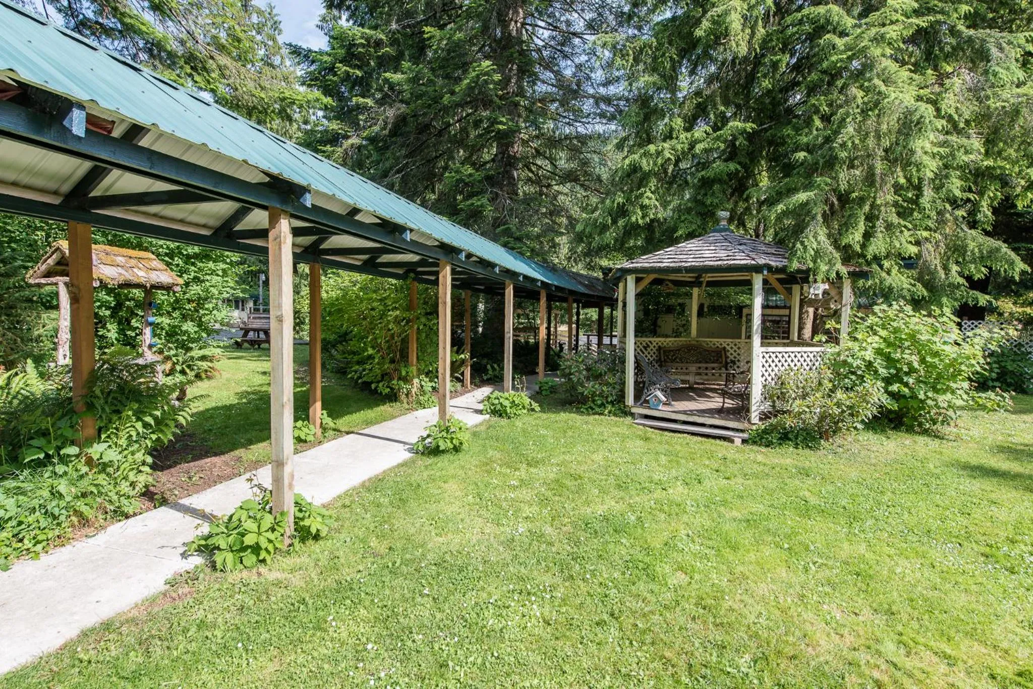 Property building in Emerald Valley Inn