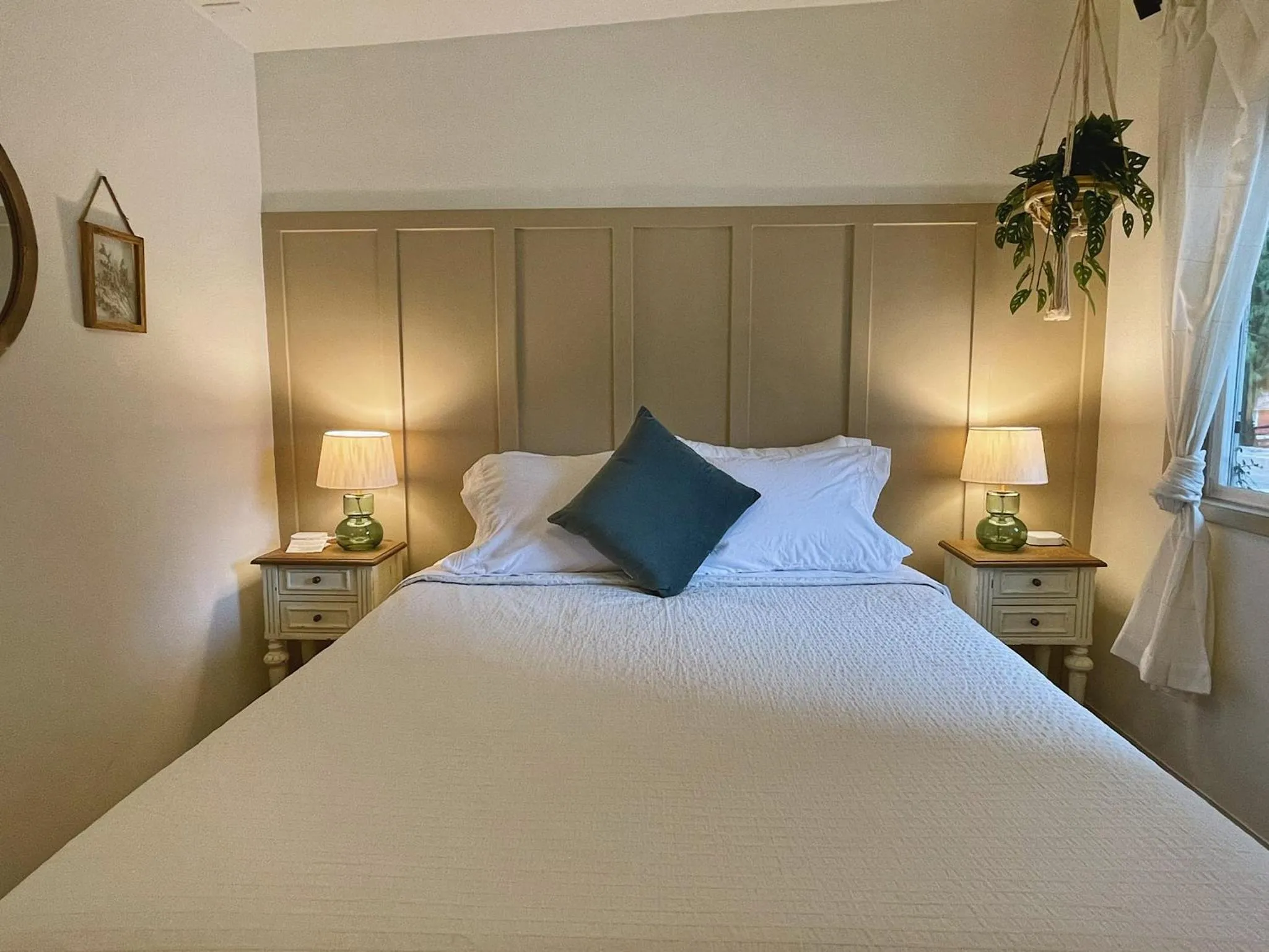 Bed in Emerald Valley Inn