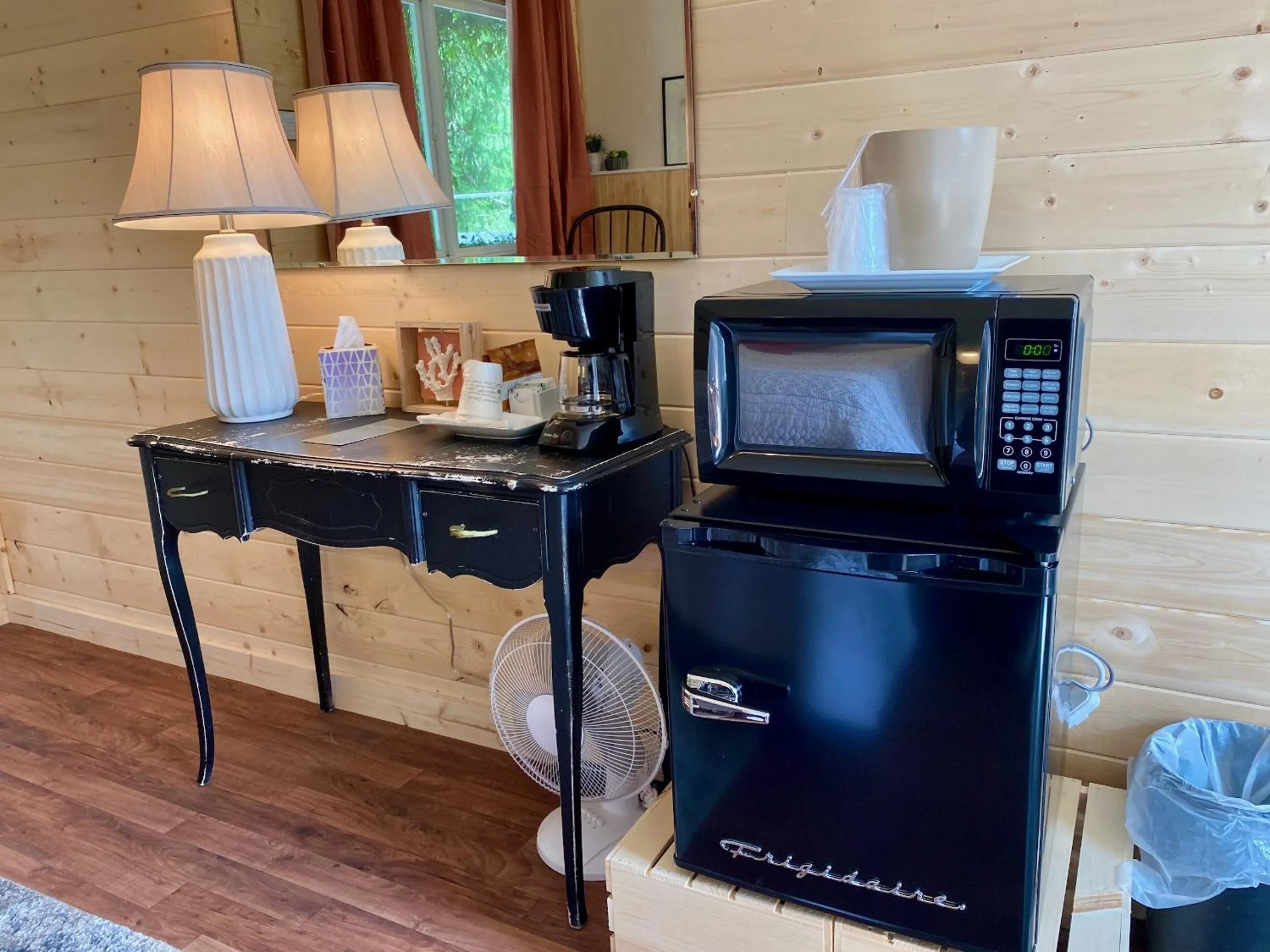 Coffee/tea facilities in Emerald Valley Inn