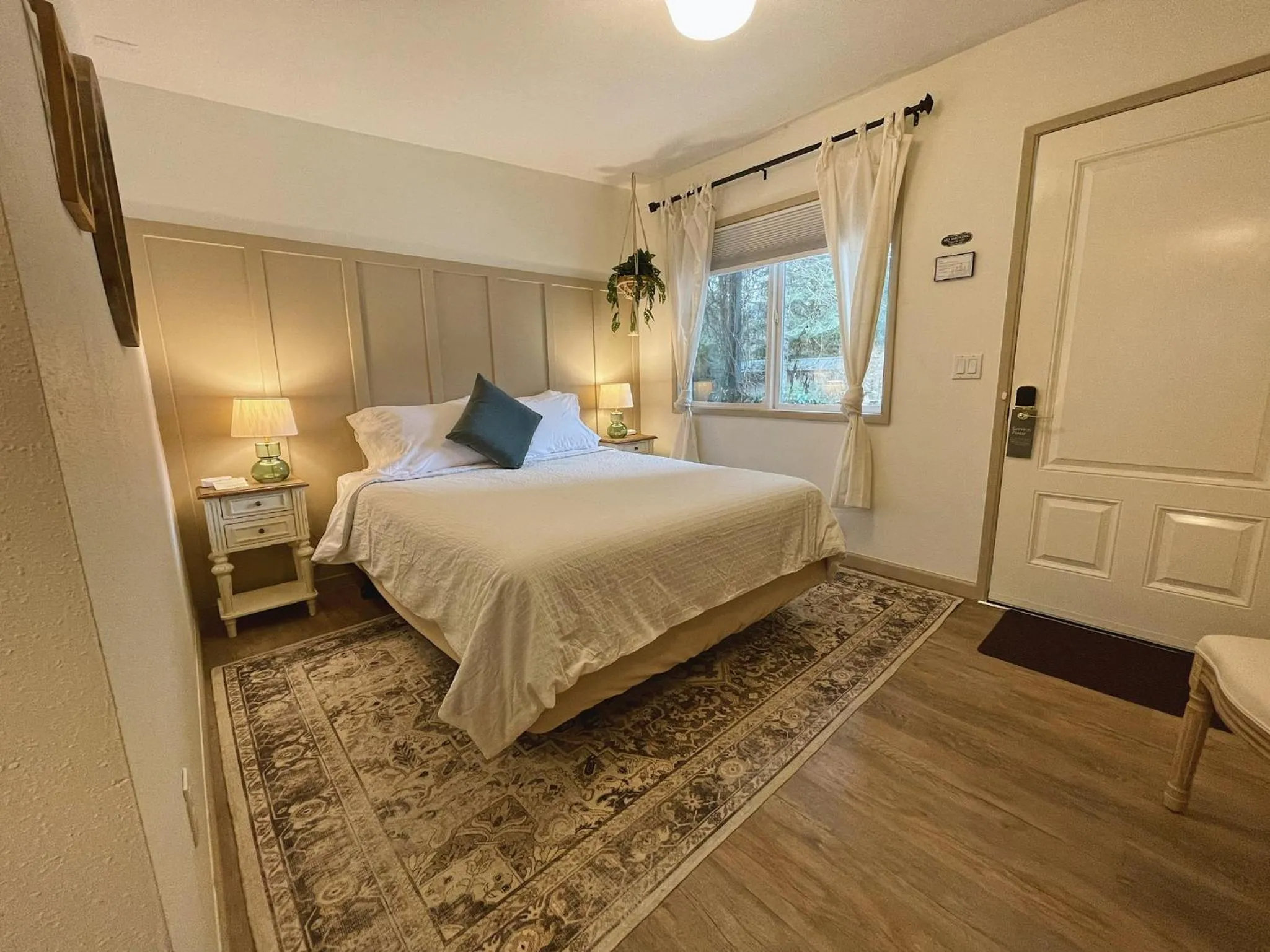 Bed in Emerald Valley Inn