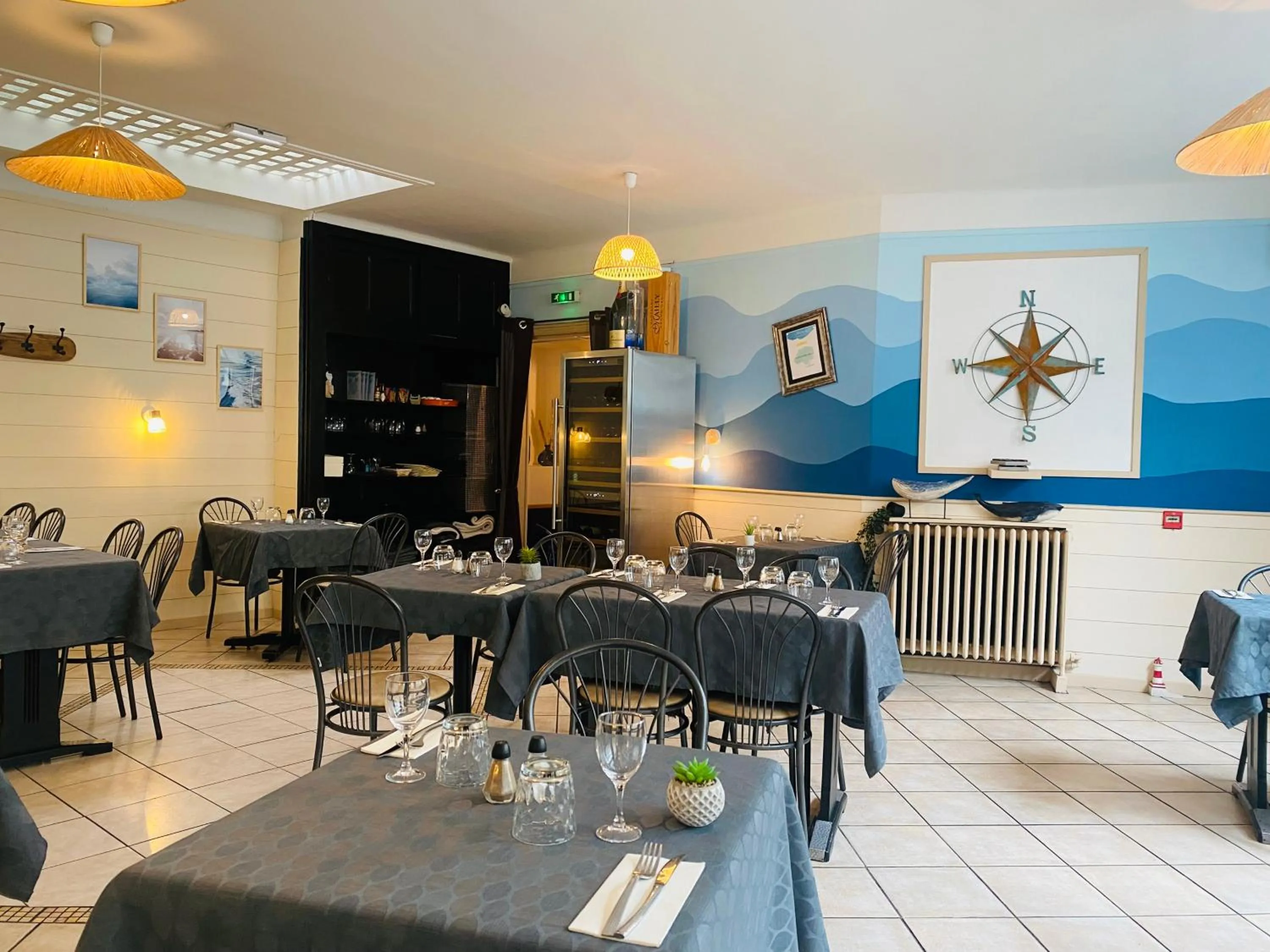 Restaurant/places to eat in Hotel de l'Atlantique