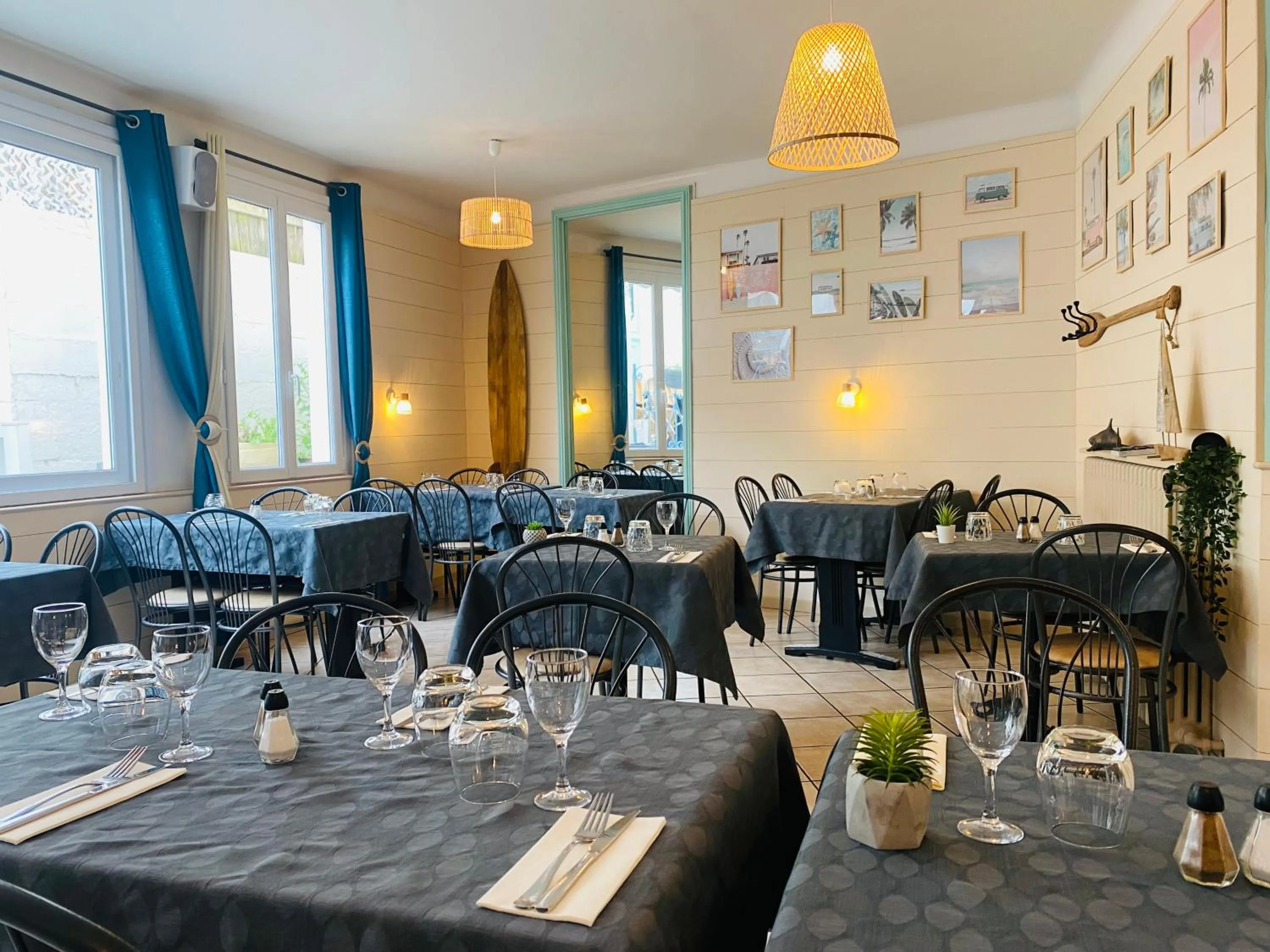 Restaurant/places to eat in Hotel de l'Atlantique