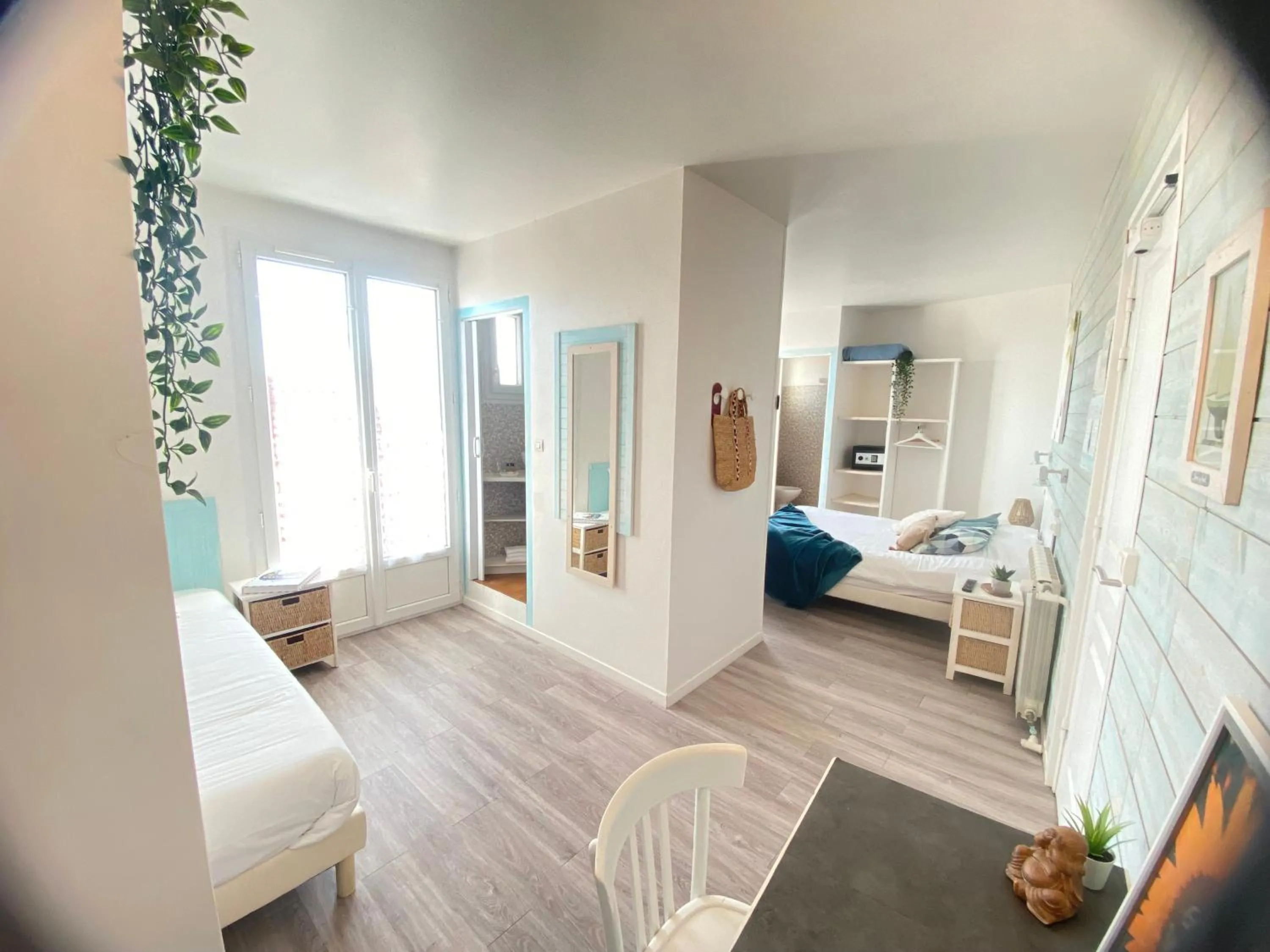 Photo of the whole room, Bed in Hotel de l'Atlantique