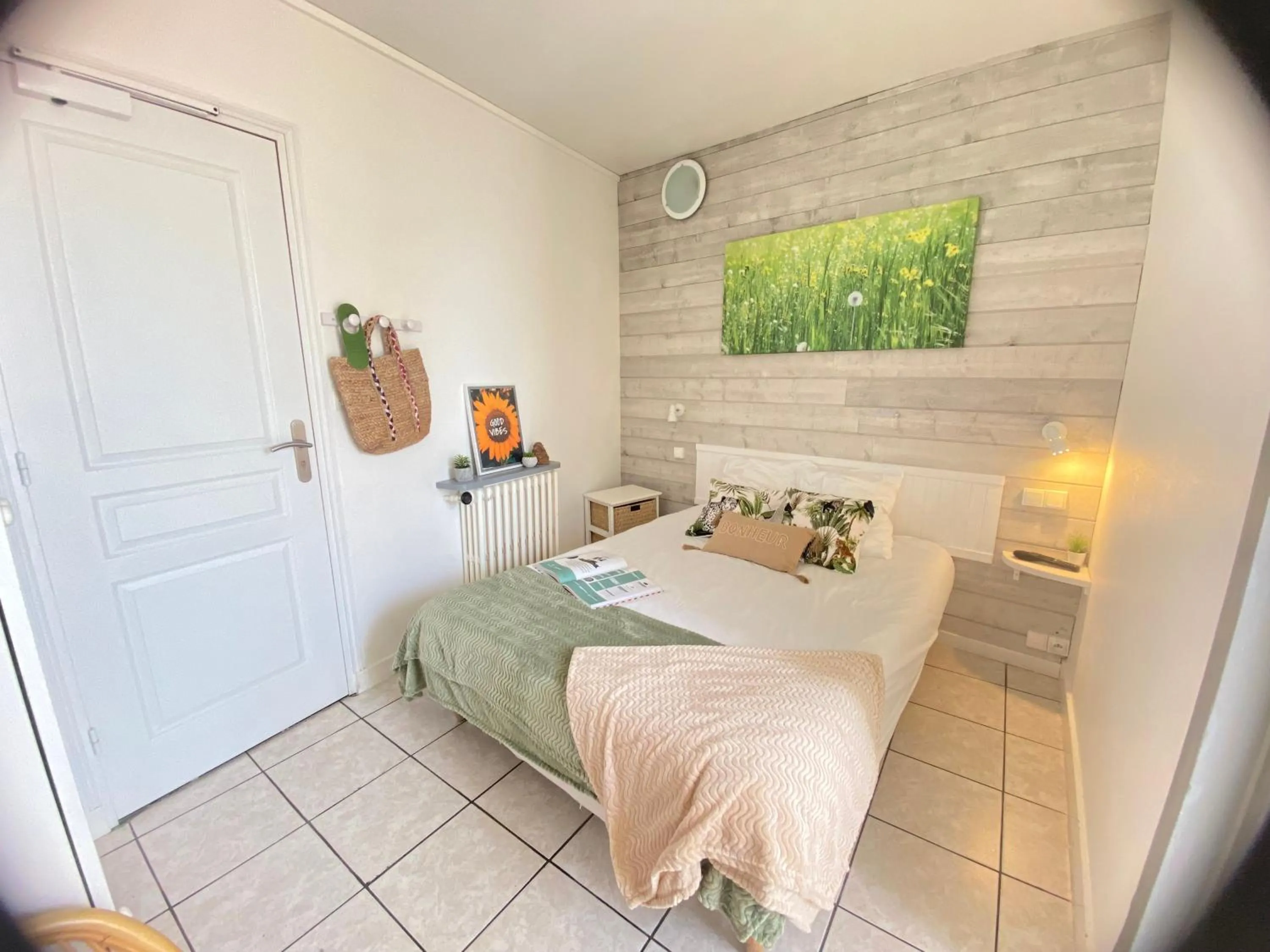 Photo of the whole room, Bed in Hotel de l'Atlantique