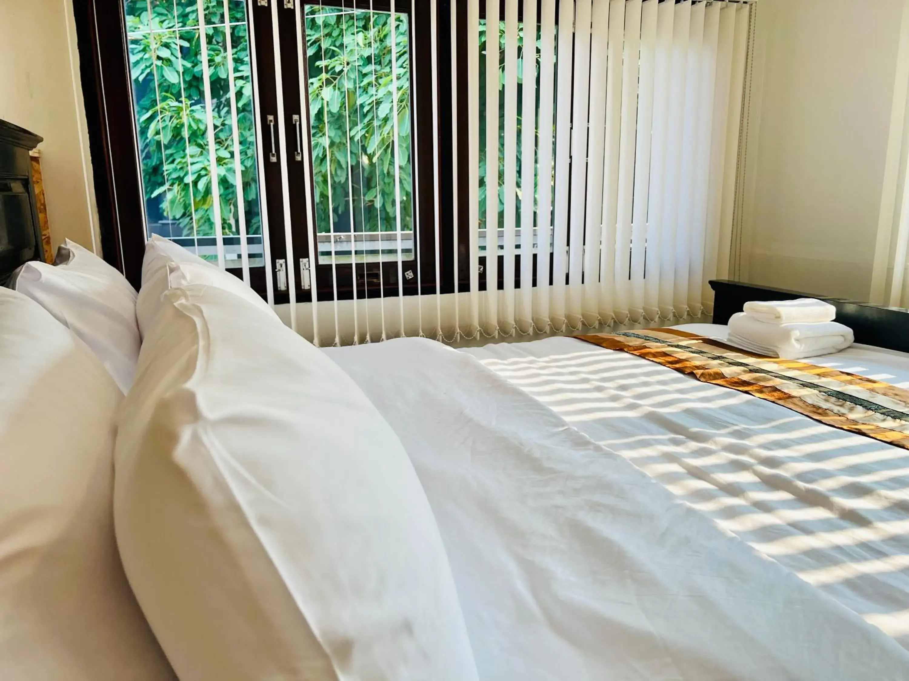 Queen Room with Garden View in @Home Hostel Wua Lai Queen Room with Garden View in @Home Hostel Wua Lai