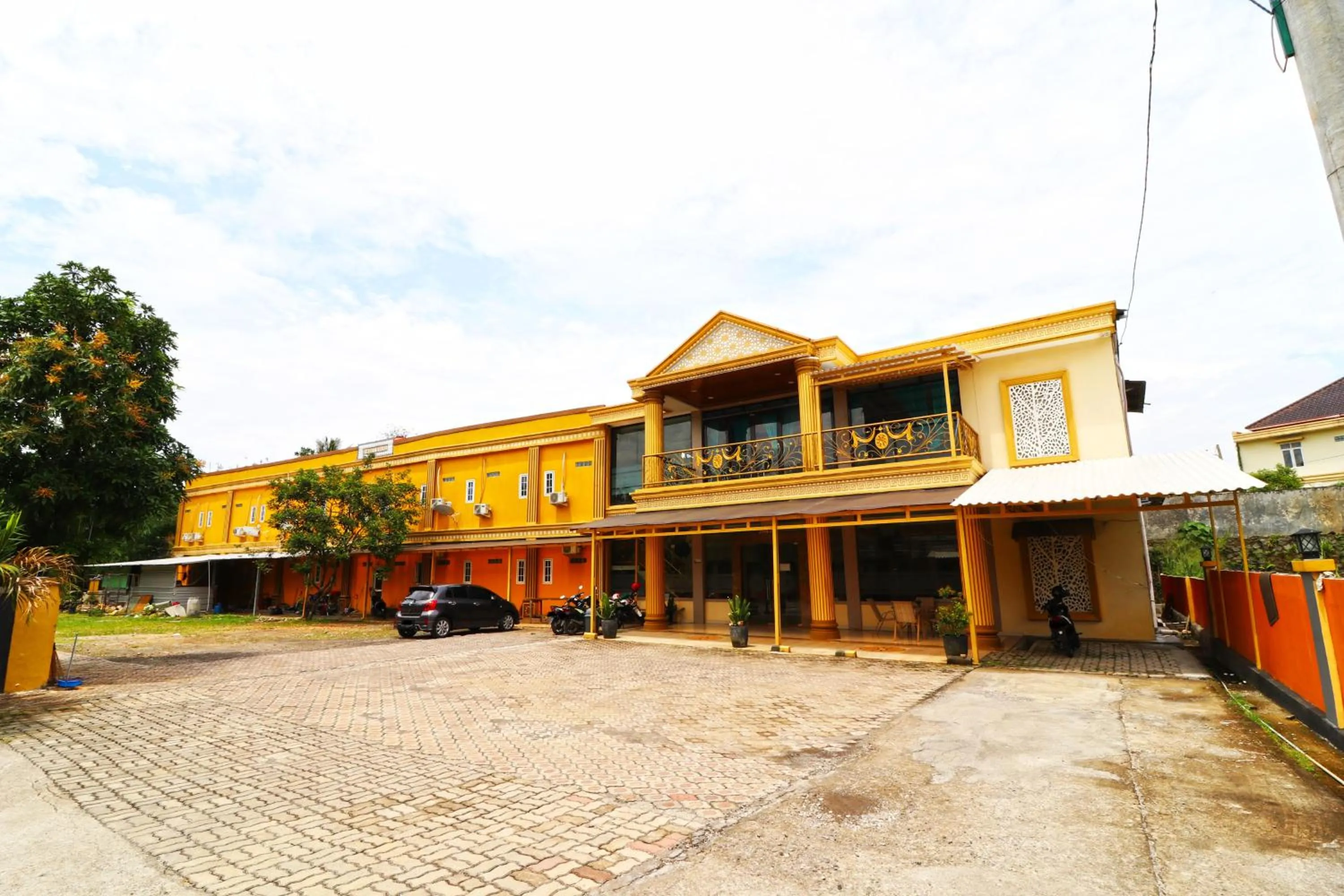 Facade/entrance in Ombey Guest House
