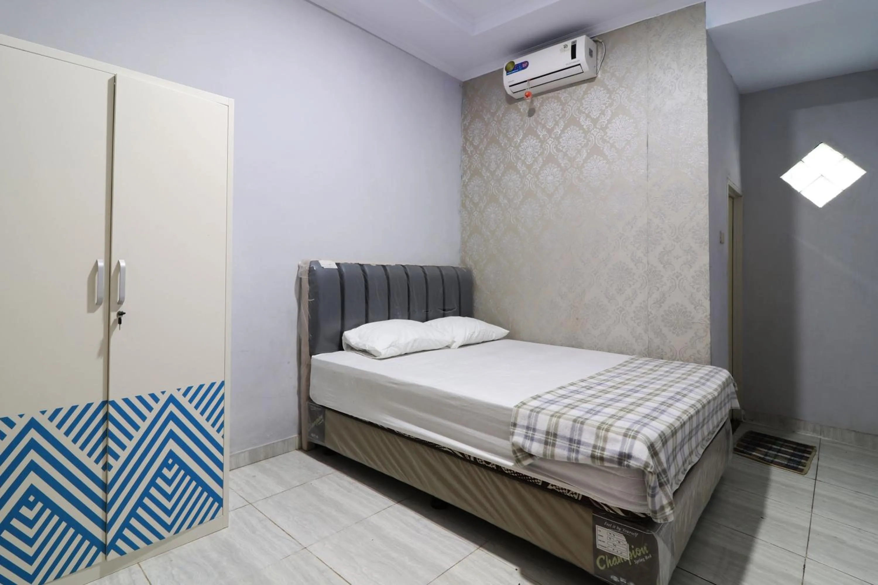 Bedroom, Bed in Ombey Guest House