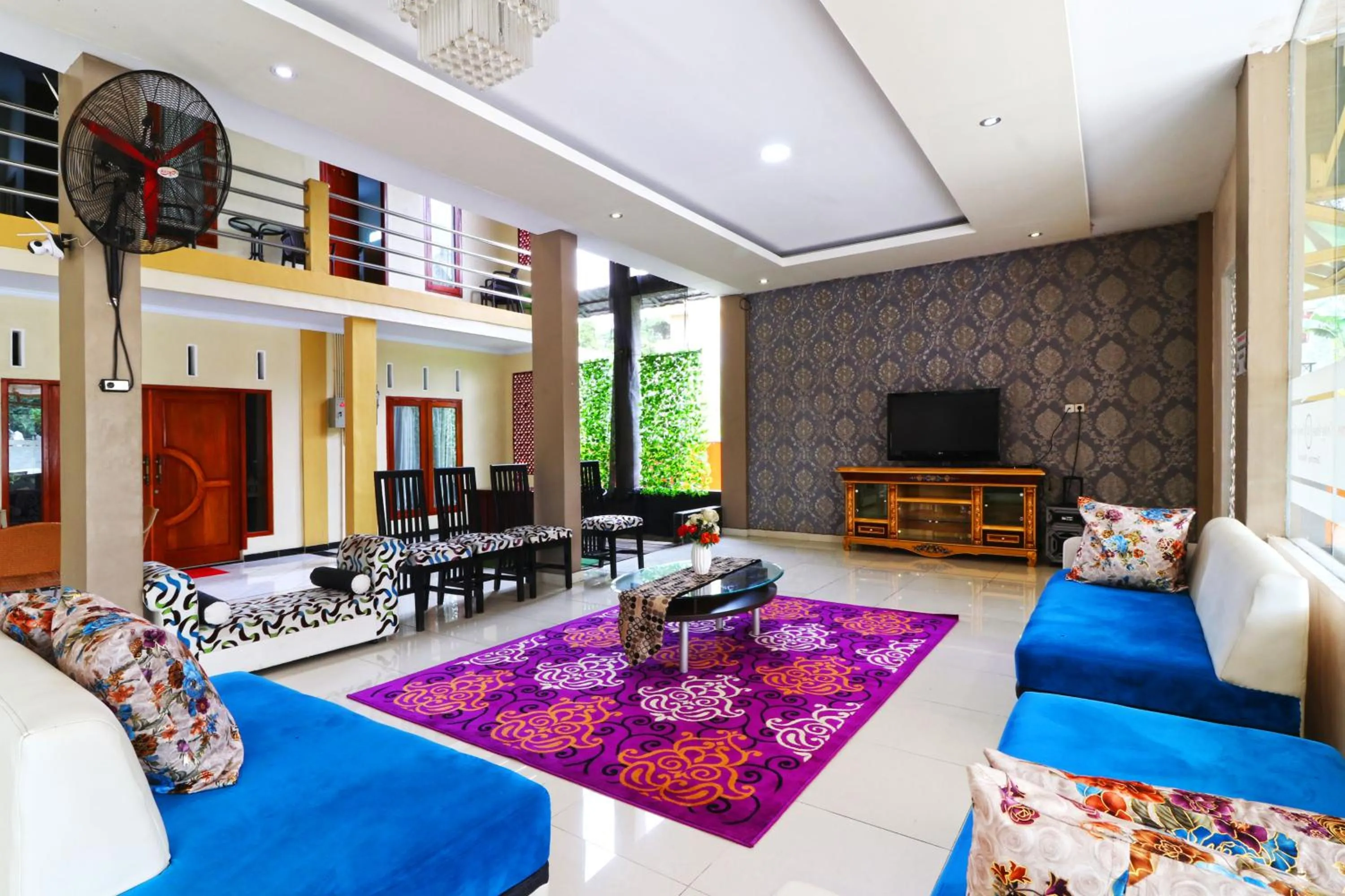 Communal lounge/ TV room in Ombey Guest House