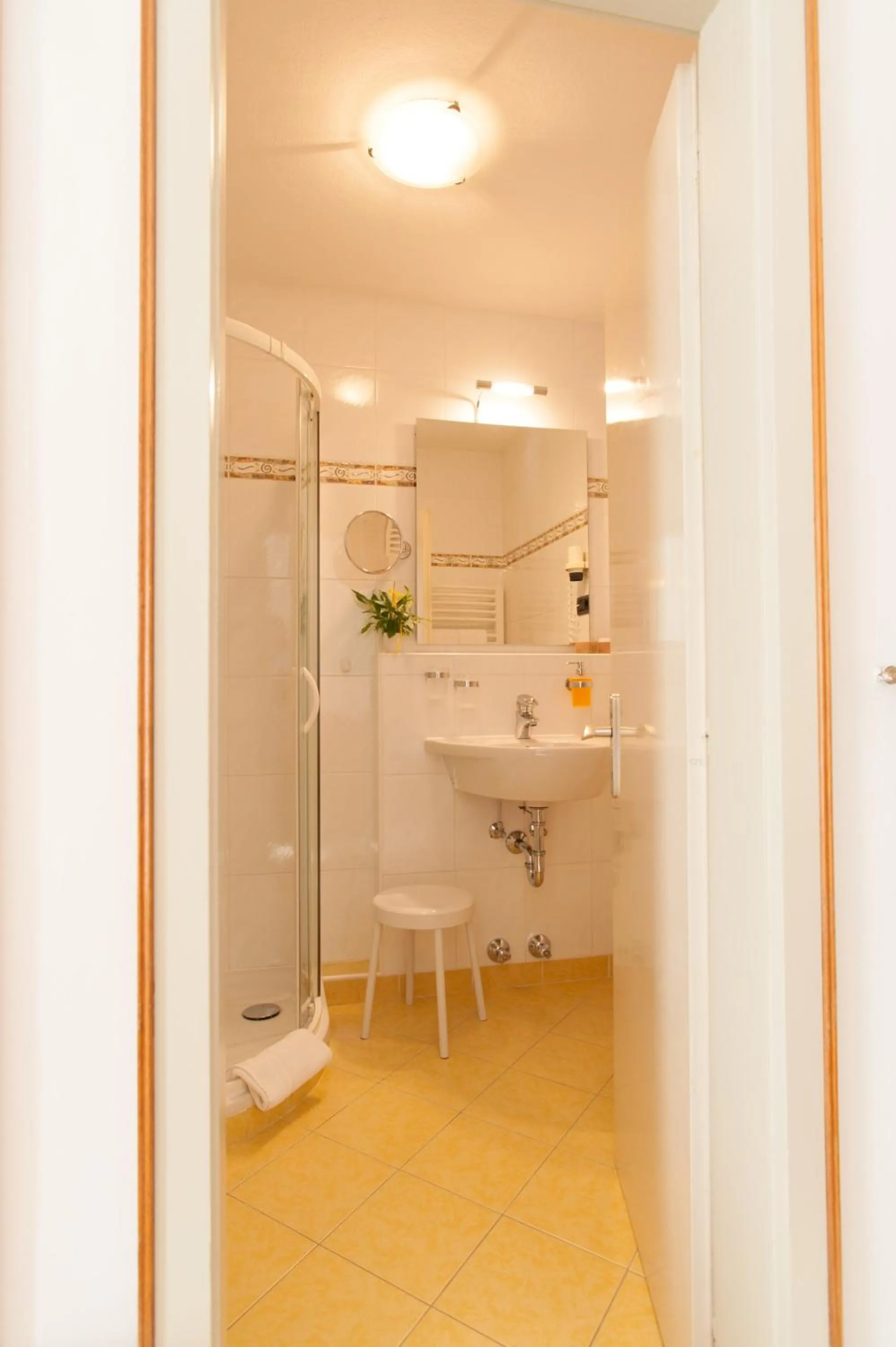Bathroom in Angerburg Blumenhotel