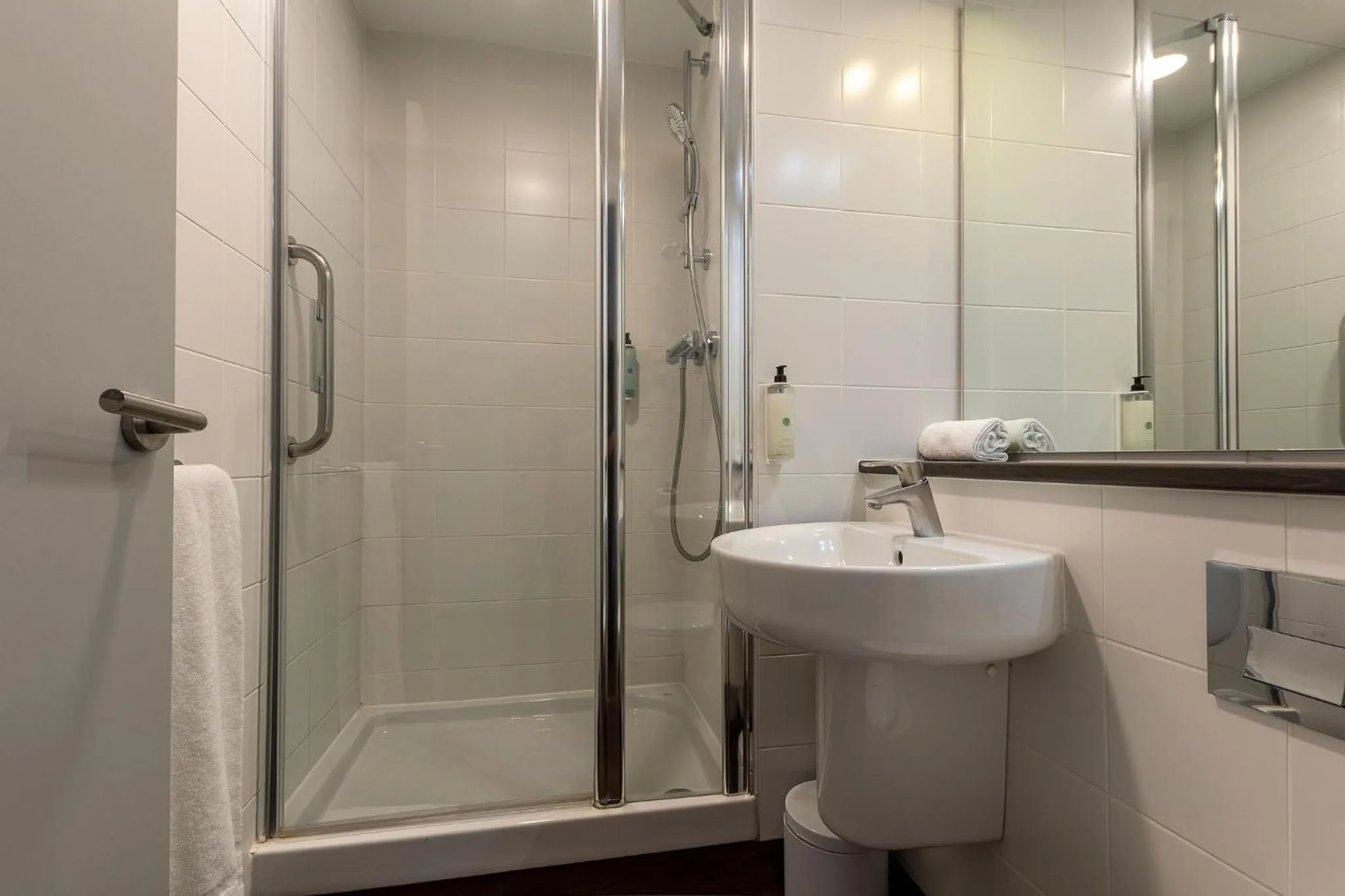 Shower in Travelodge Barcelona Poblenou