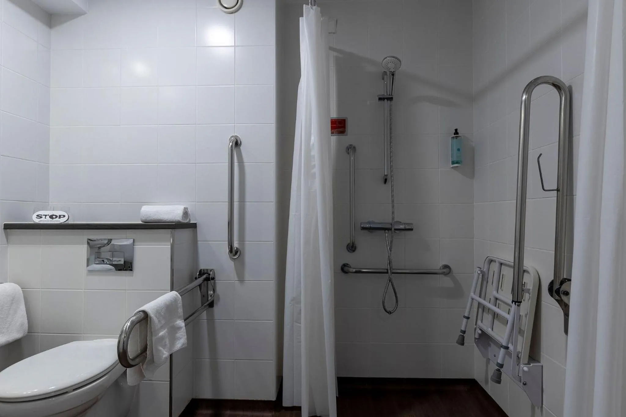 Shower in Travelodge Barcelona Poblenou