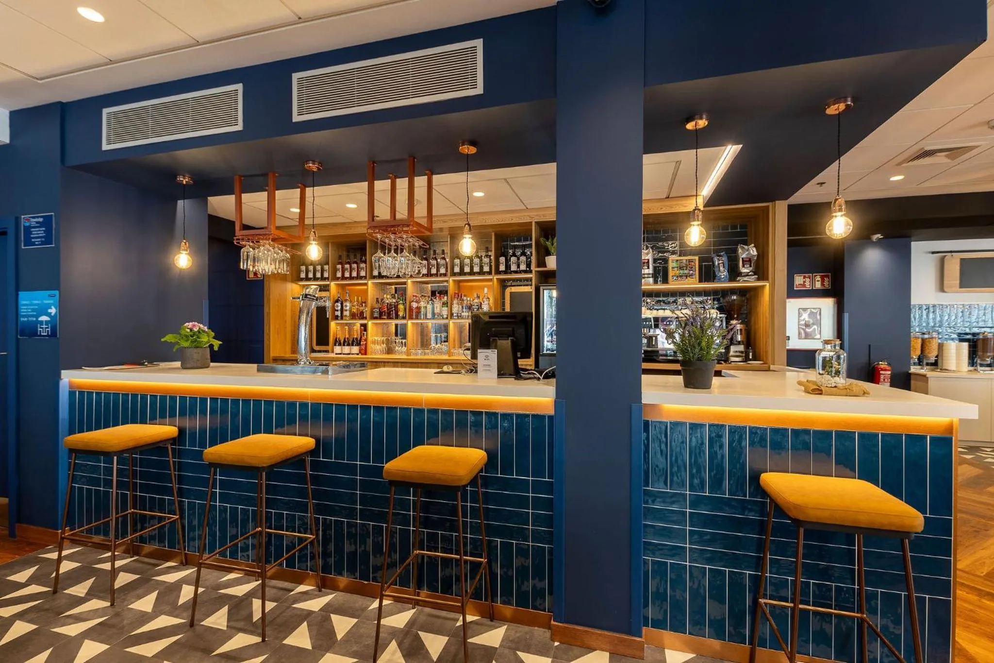 Restaurant/places to eat in Travelodge Barcelona Poblenou