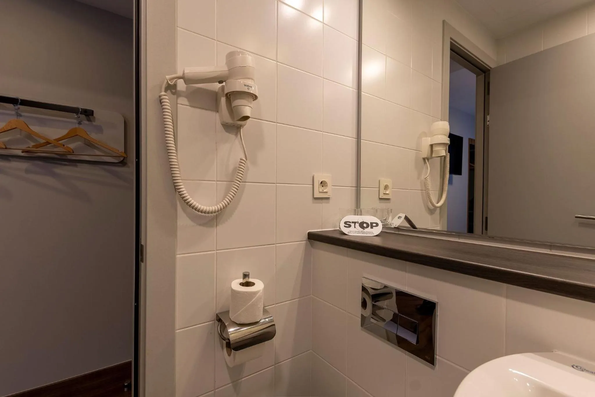 Shower in Travelodge Barcelona Poblenou