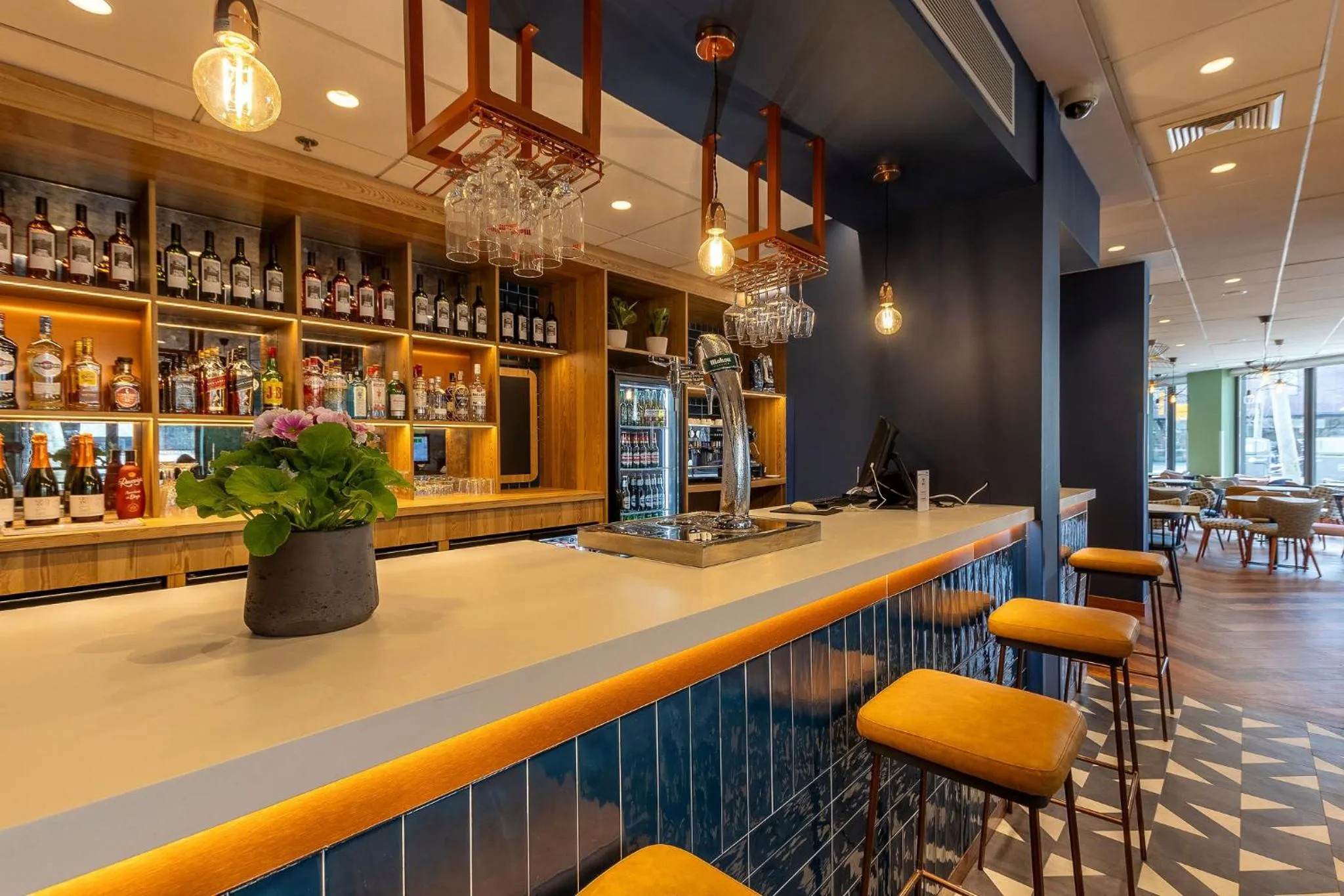 Lounge or bar in Travelodge Barcelona Poblenou