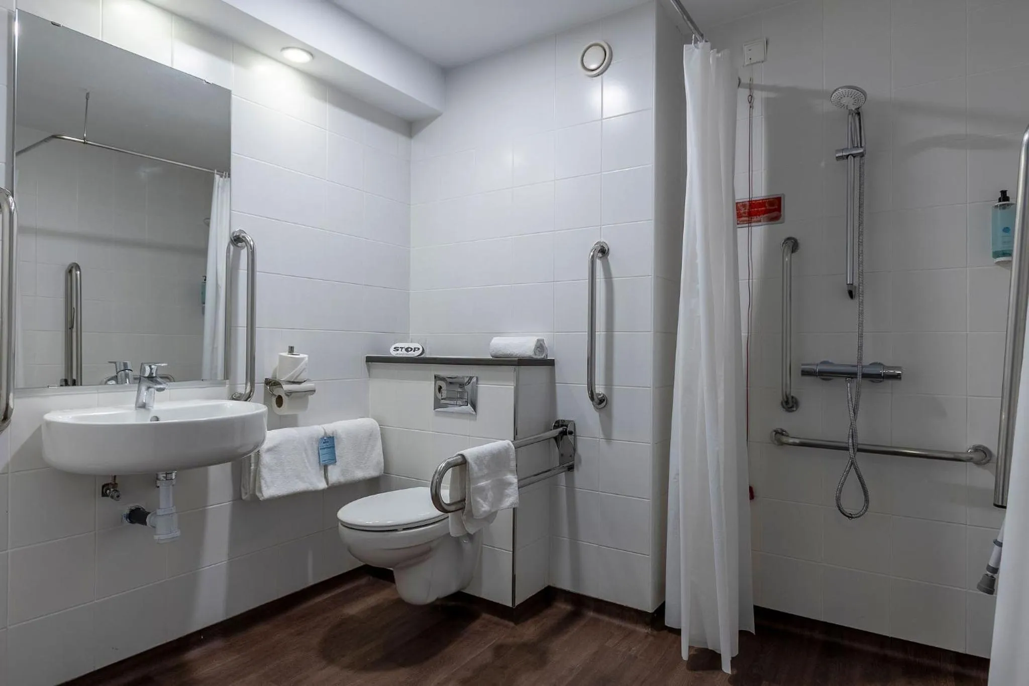 Shower in Travelodge Barcelona Poblenou