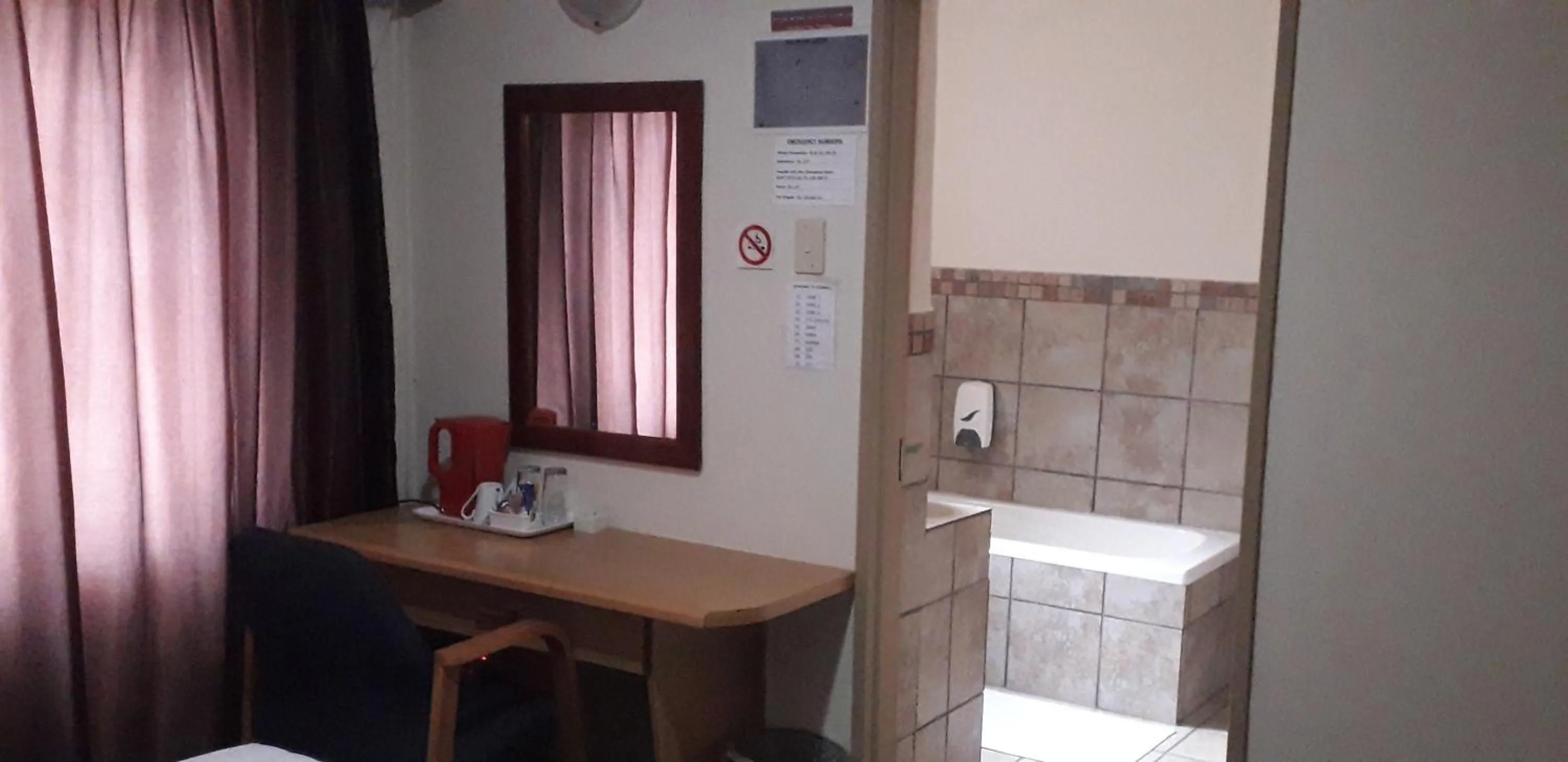 Bathroom in Kalahari Lodge Kimberley