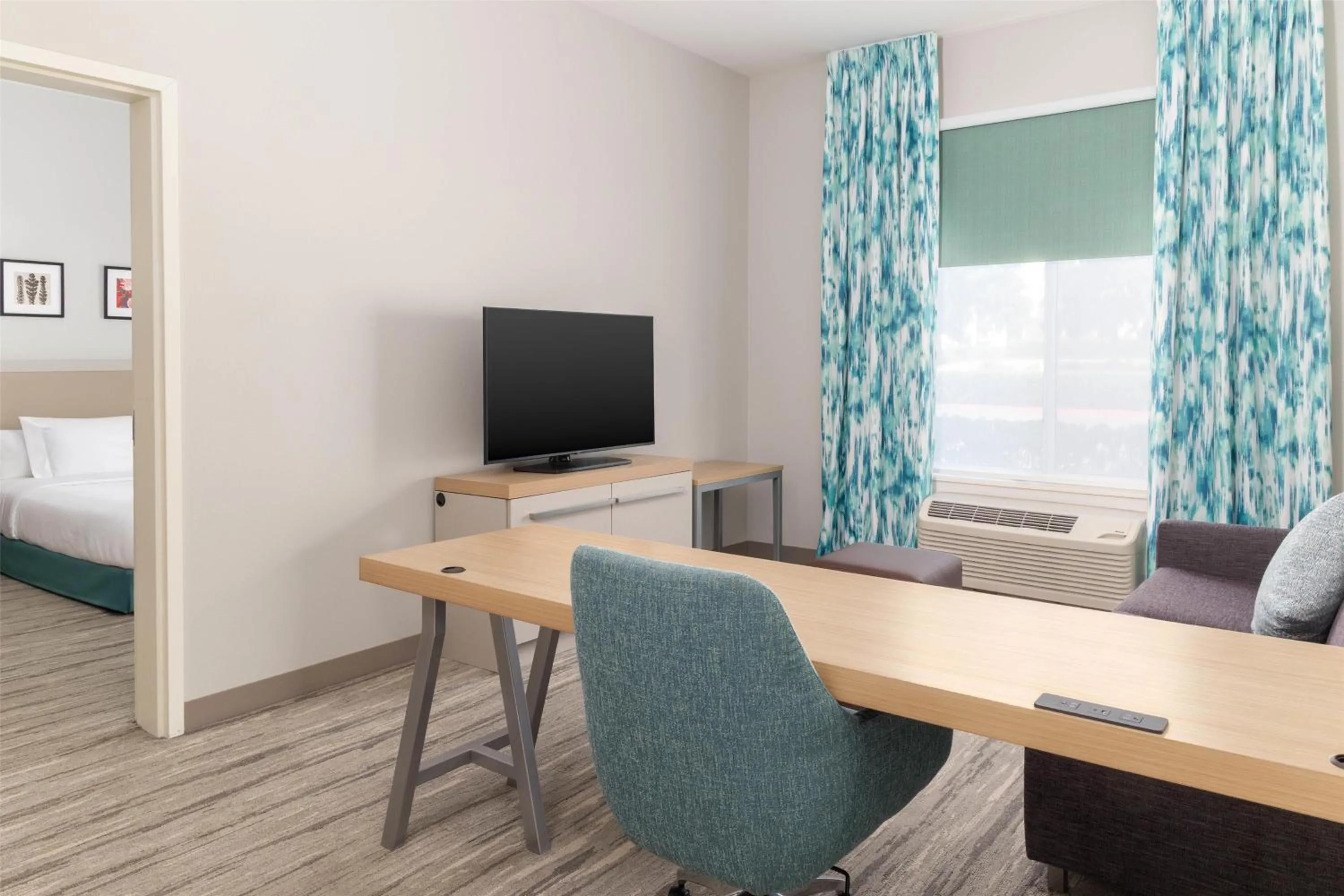 Bedroom, Bed in Hilton Garden Inn Ontario Rancho Cucamonga