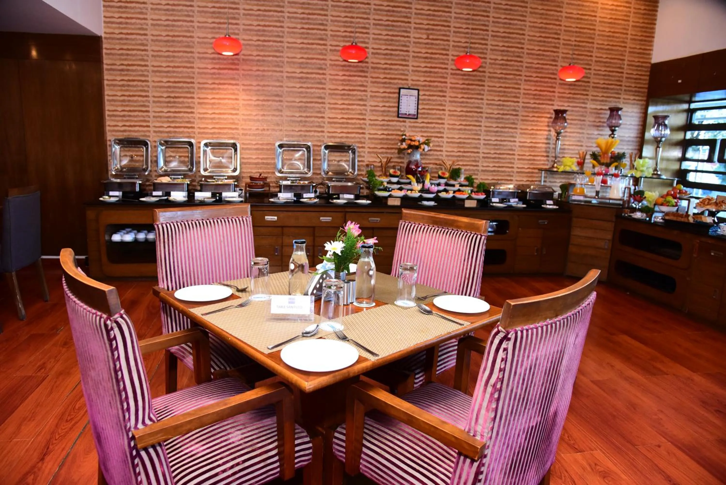 Restaurant/places to eat in Sinclairs Retreat Ooty