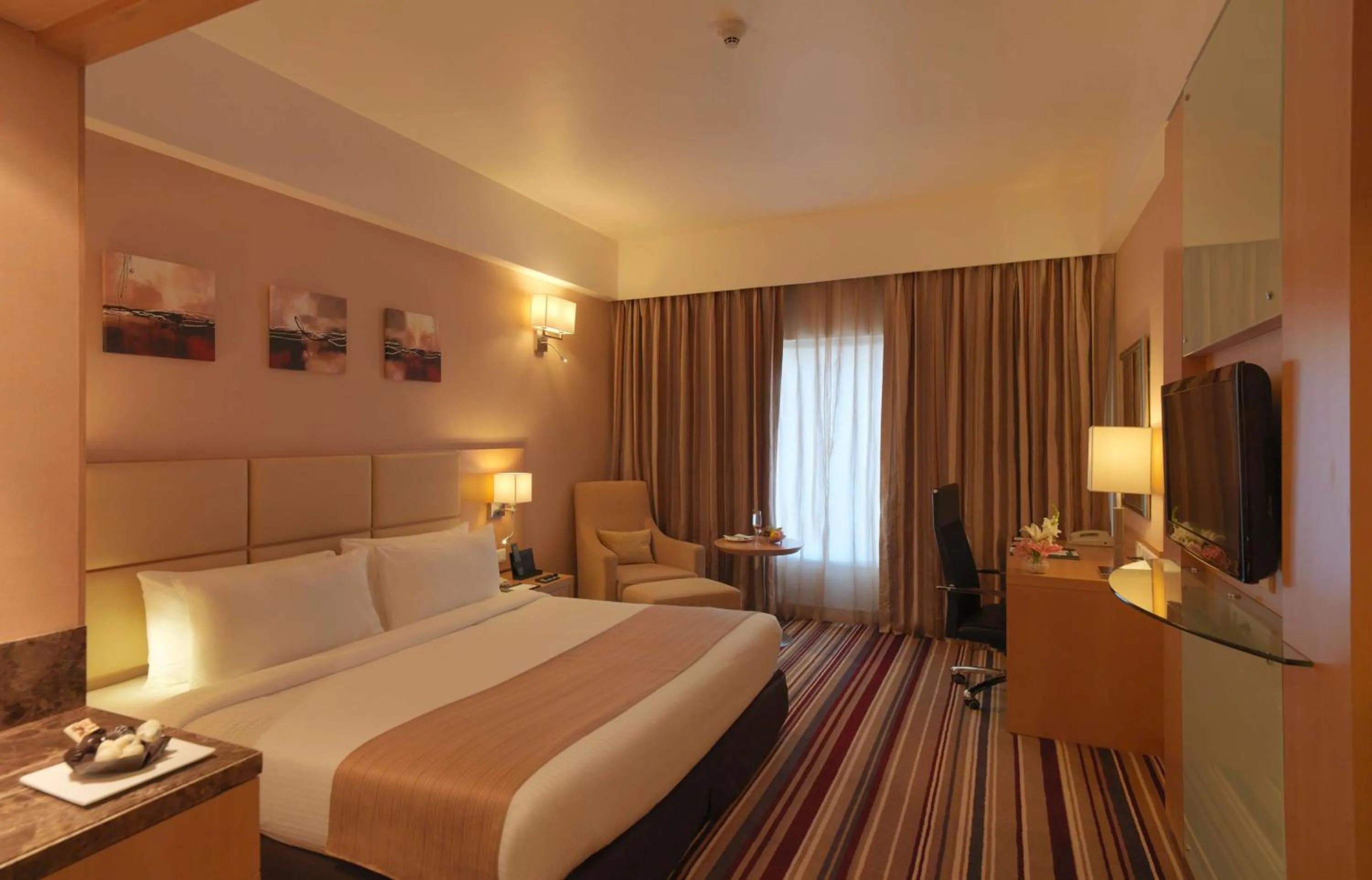 Photo of the whole room, Bed in Mysore County Retreat