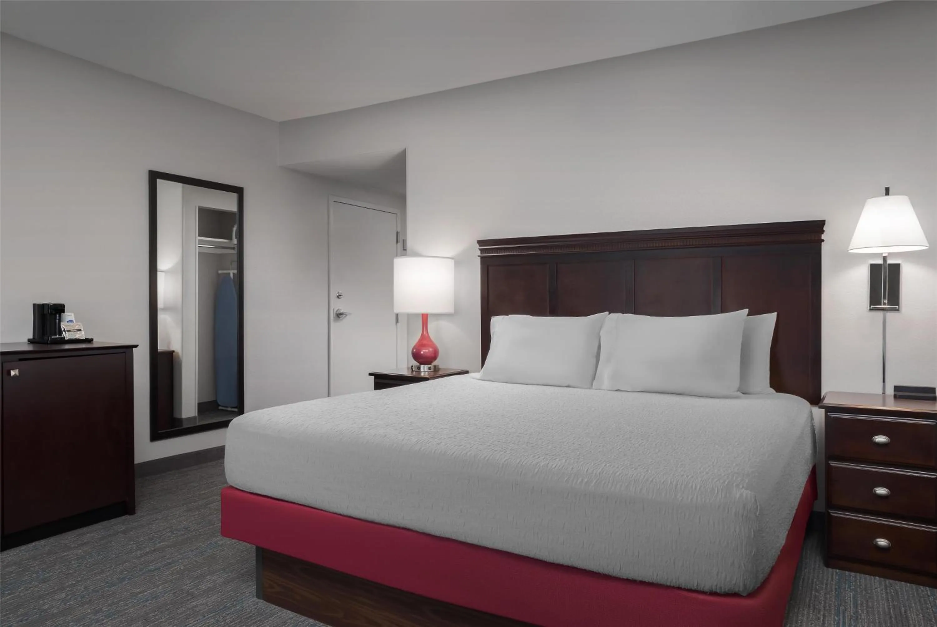 Bed in Hampton Inn & Suites Omaha-Downtown
