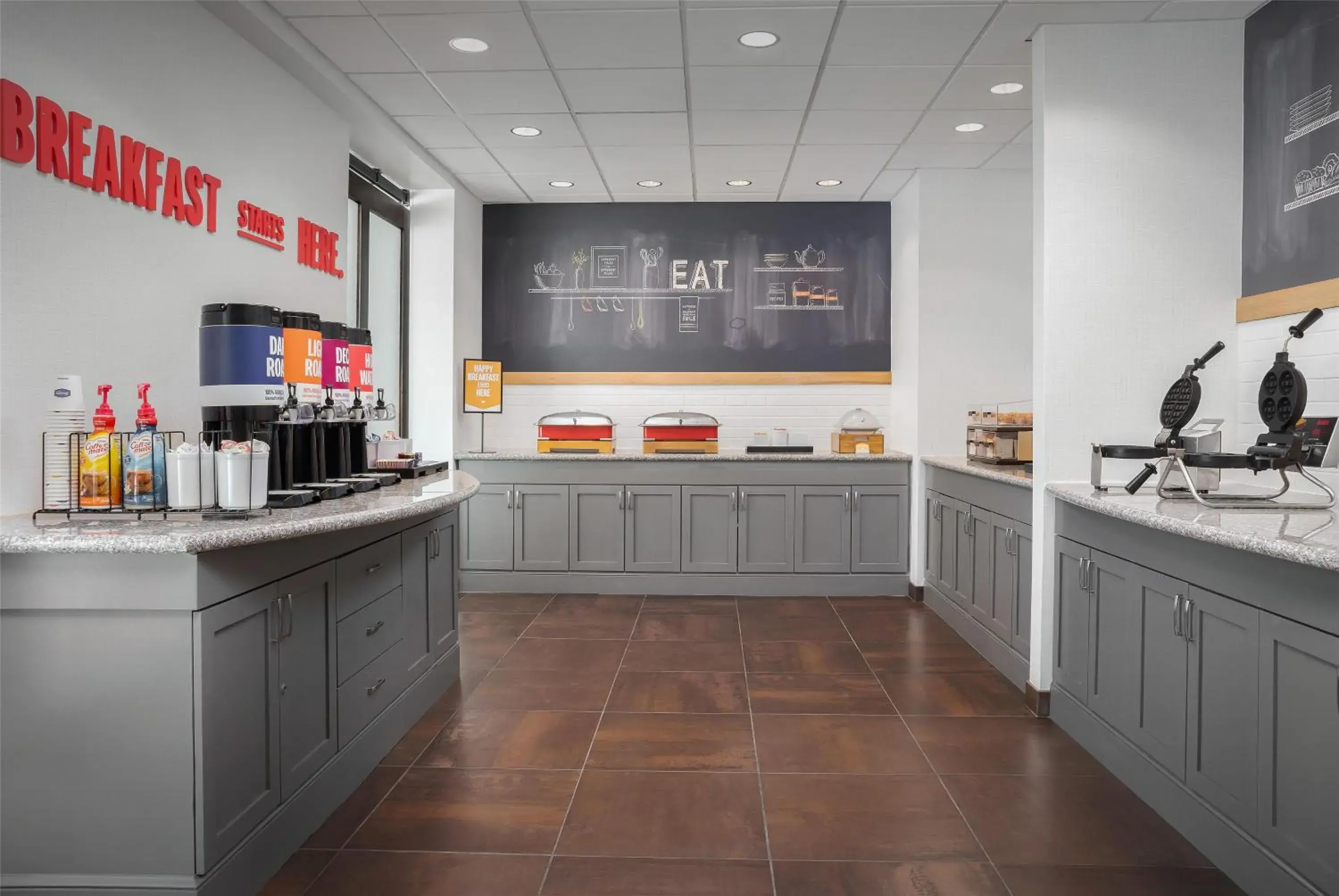 Breakfast in Hampton Inn & Suites Omaha-Downtown Breakfast in Hampton Inn & Suites Omaha-Downtown