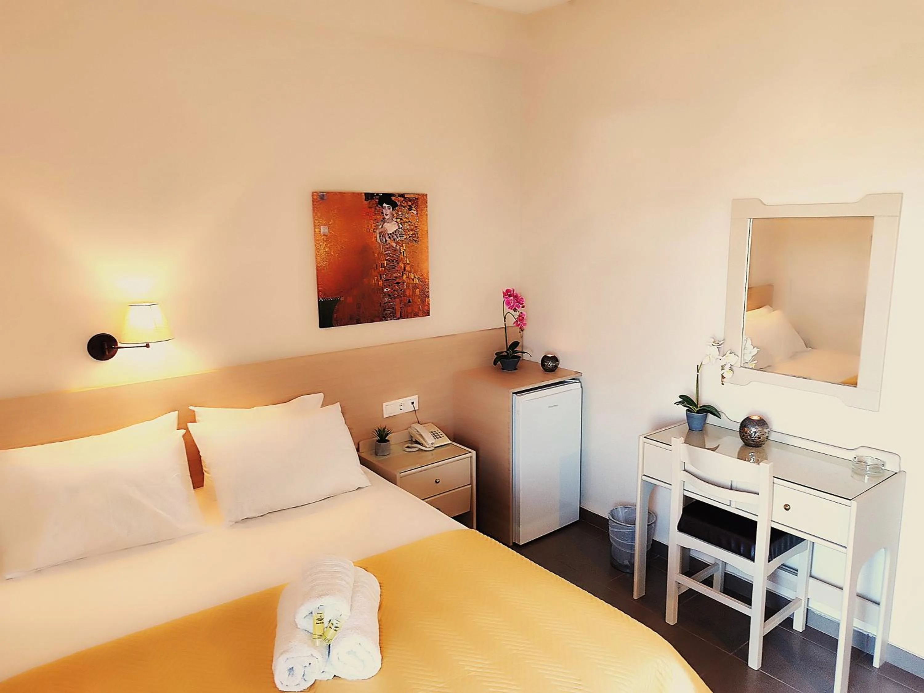 Bed in Hotel Prigipikon Suites and sofites