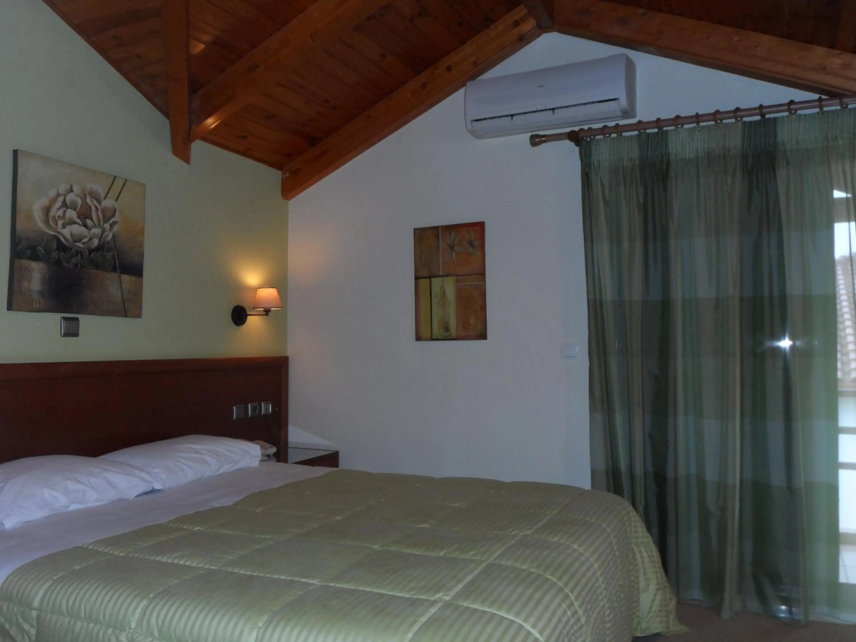 Bed in Hotel Prigipikon Suites and sofites