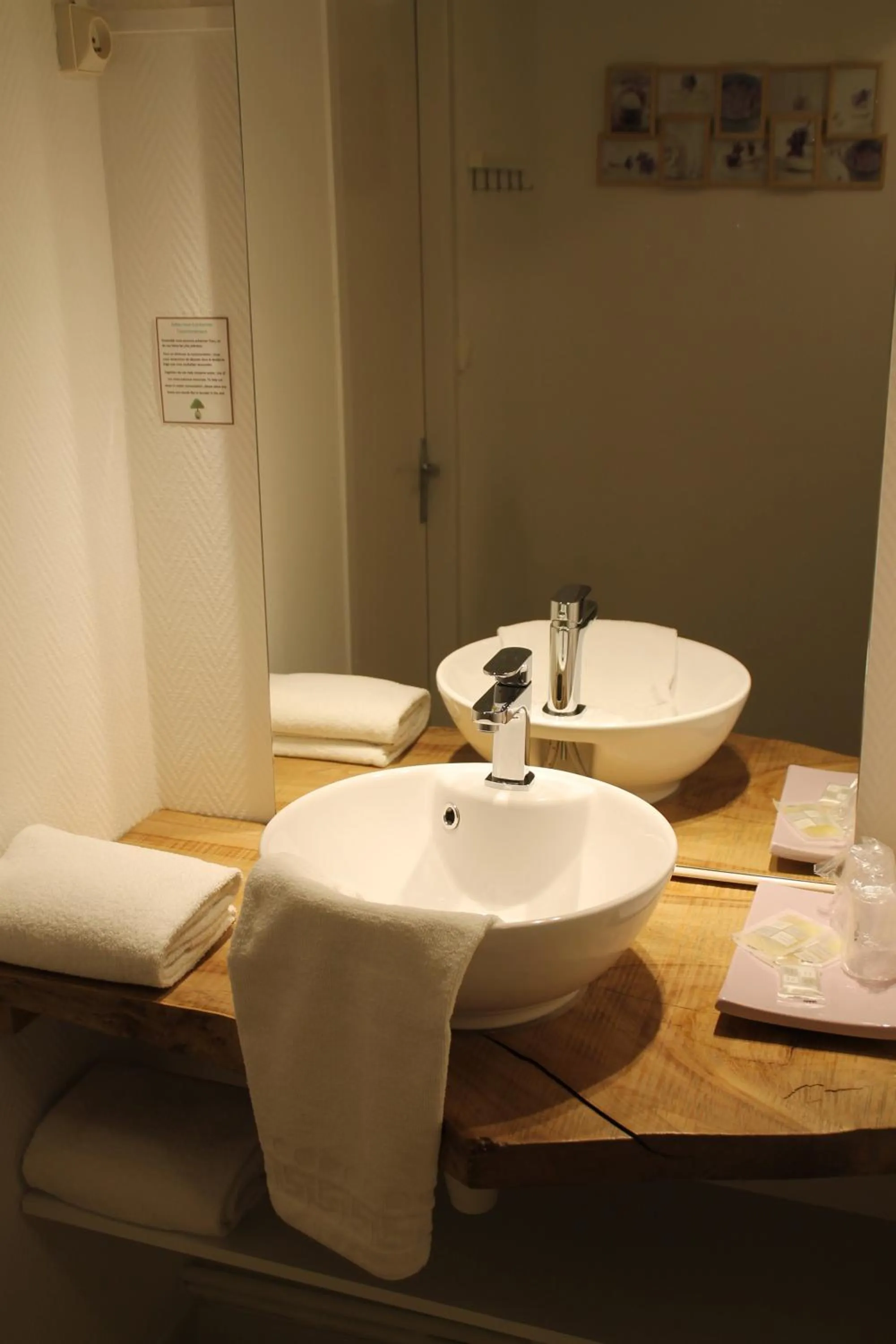 Bathroom in Hôtel Rivière