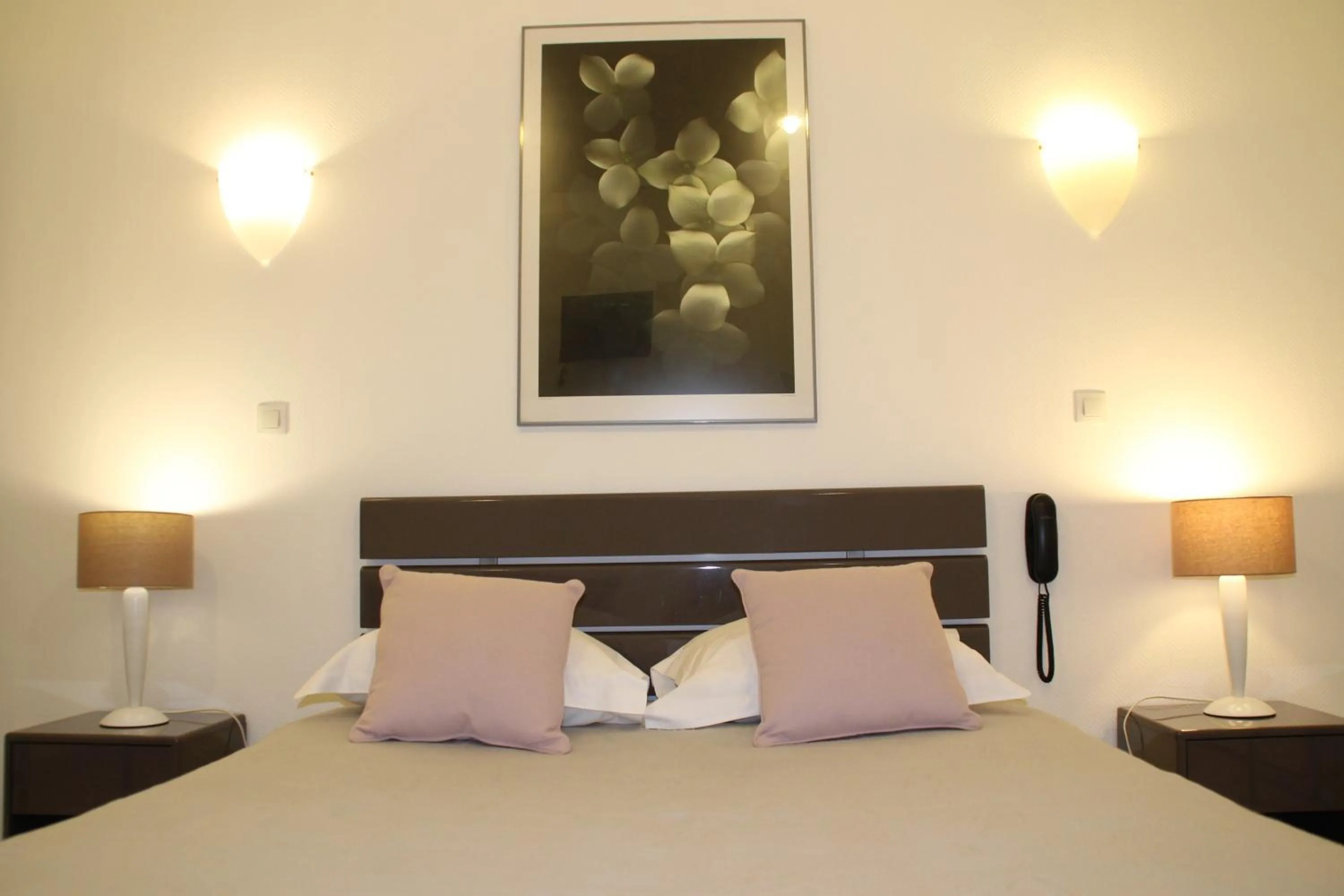 Photo of the whole room, Bed in Hôtel Rivière