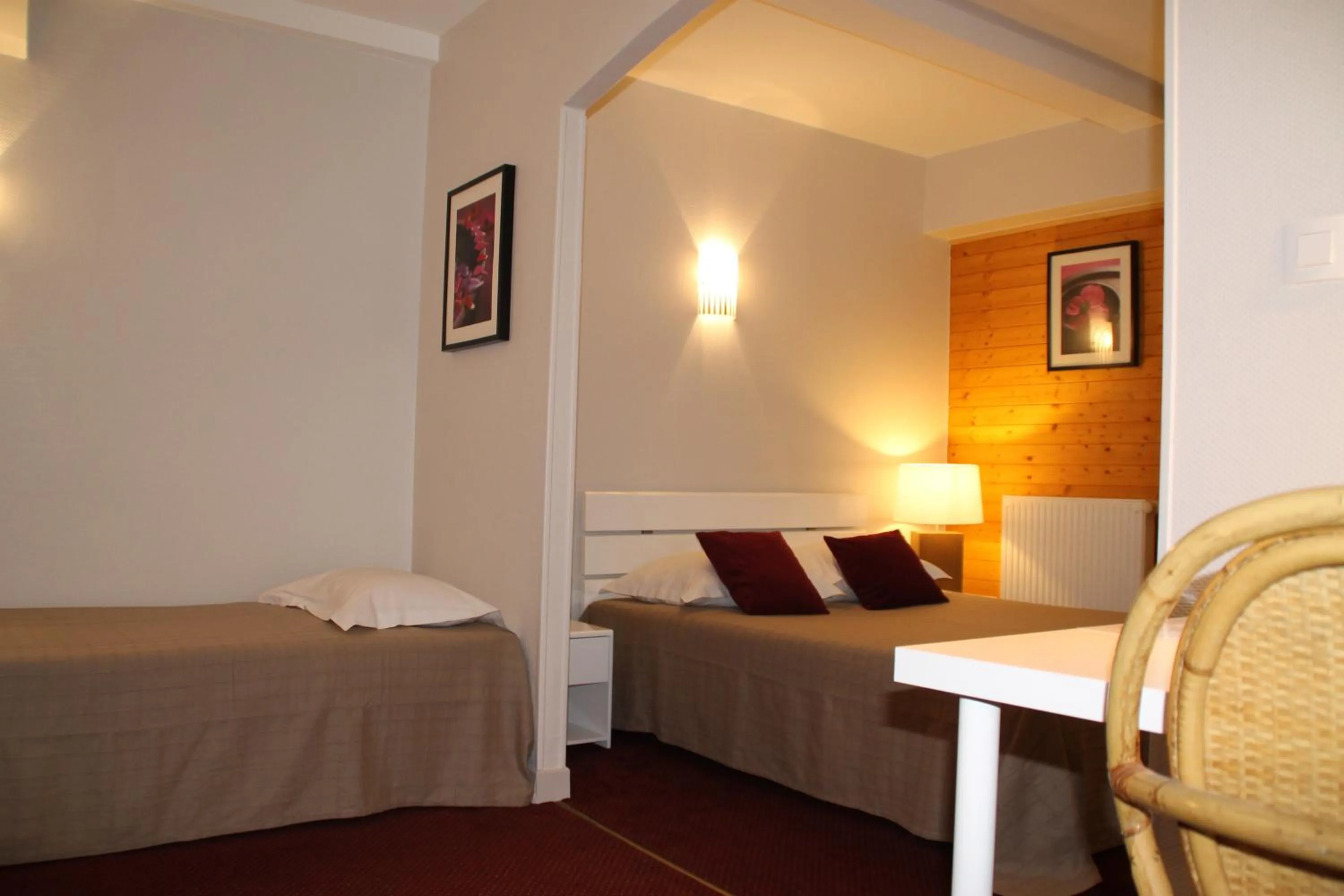 Photo of the whole room, Bed in Hôtel Rivière