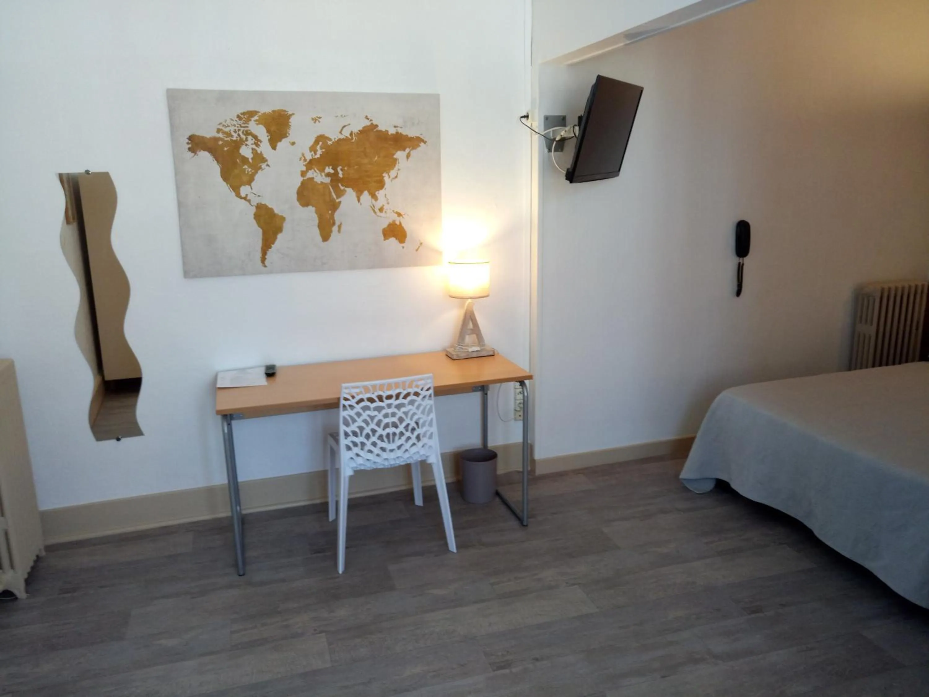 Photo of the whole room, Bed in Hôtel Rivière