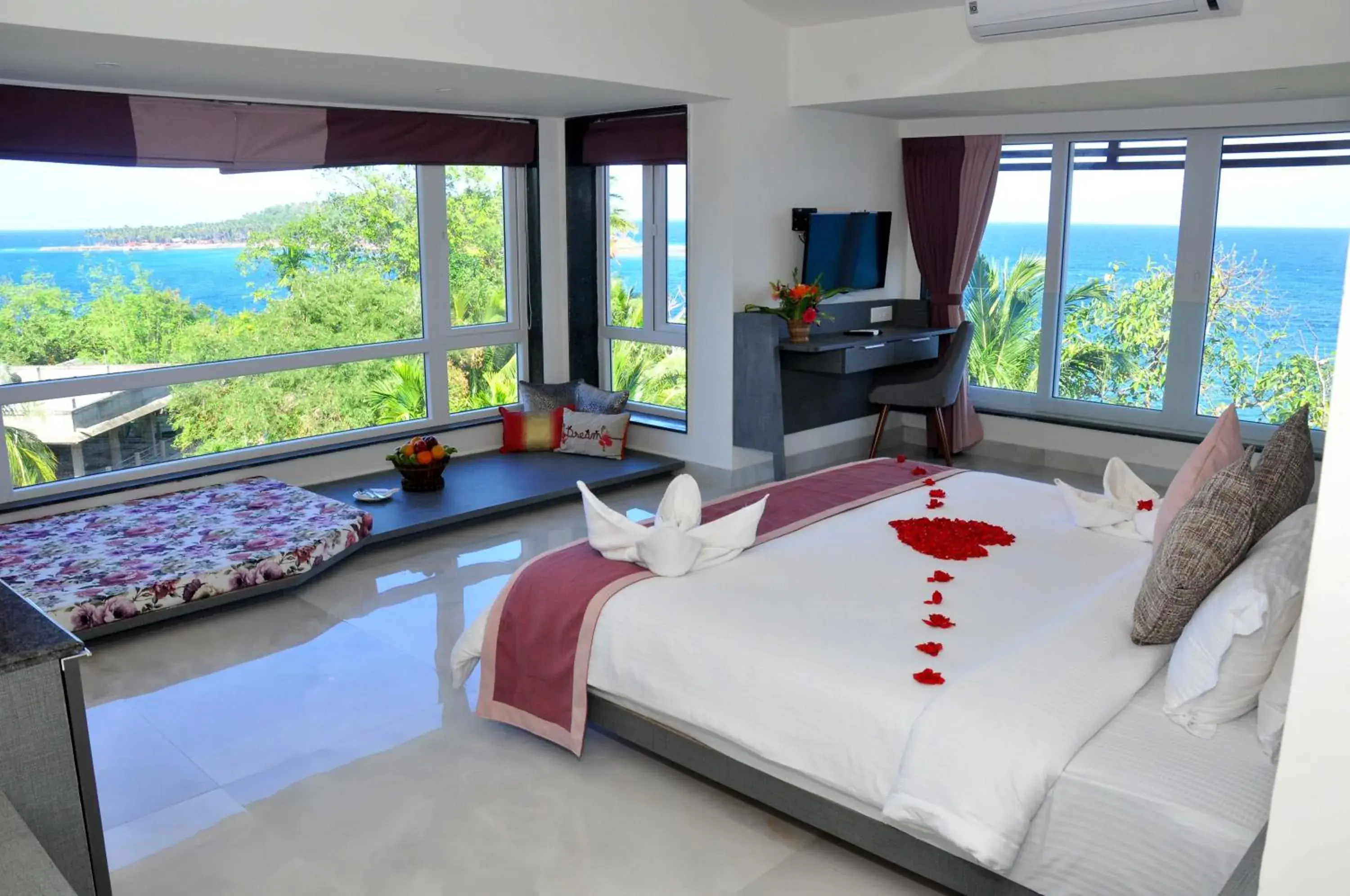 Bedroom, Bed in Sinclairs Bayview Bedroom, Bed in Sinclairs Bayview