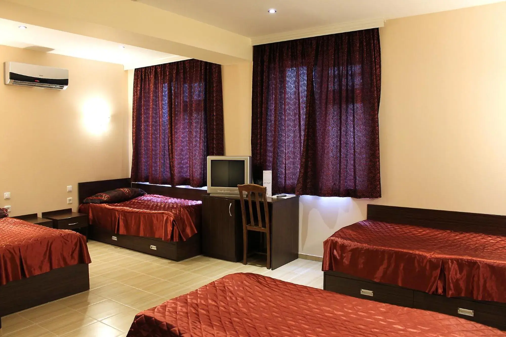 Quadruple Room in Hotel Diplomat Park Quadruple Room in Hotel Diplomat Park